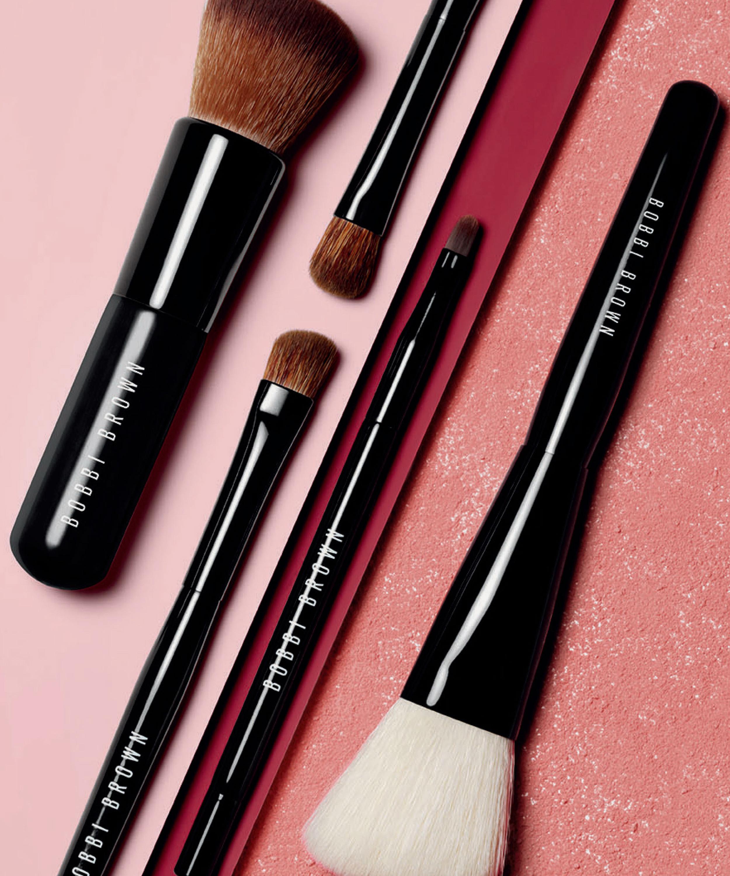 Bobbi Brown - Angle Eye Shadow Brush