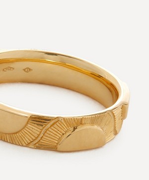Artemer - 18ct Gold Engraved Sun Pattern Wide Wedding Band Ring image number 1