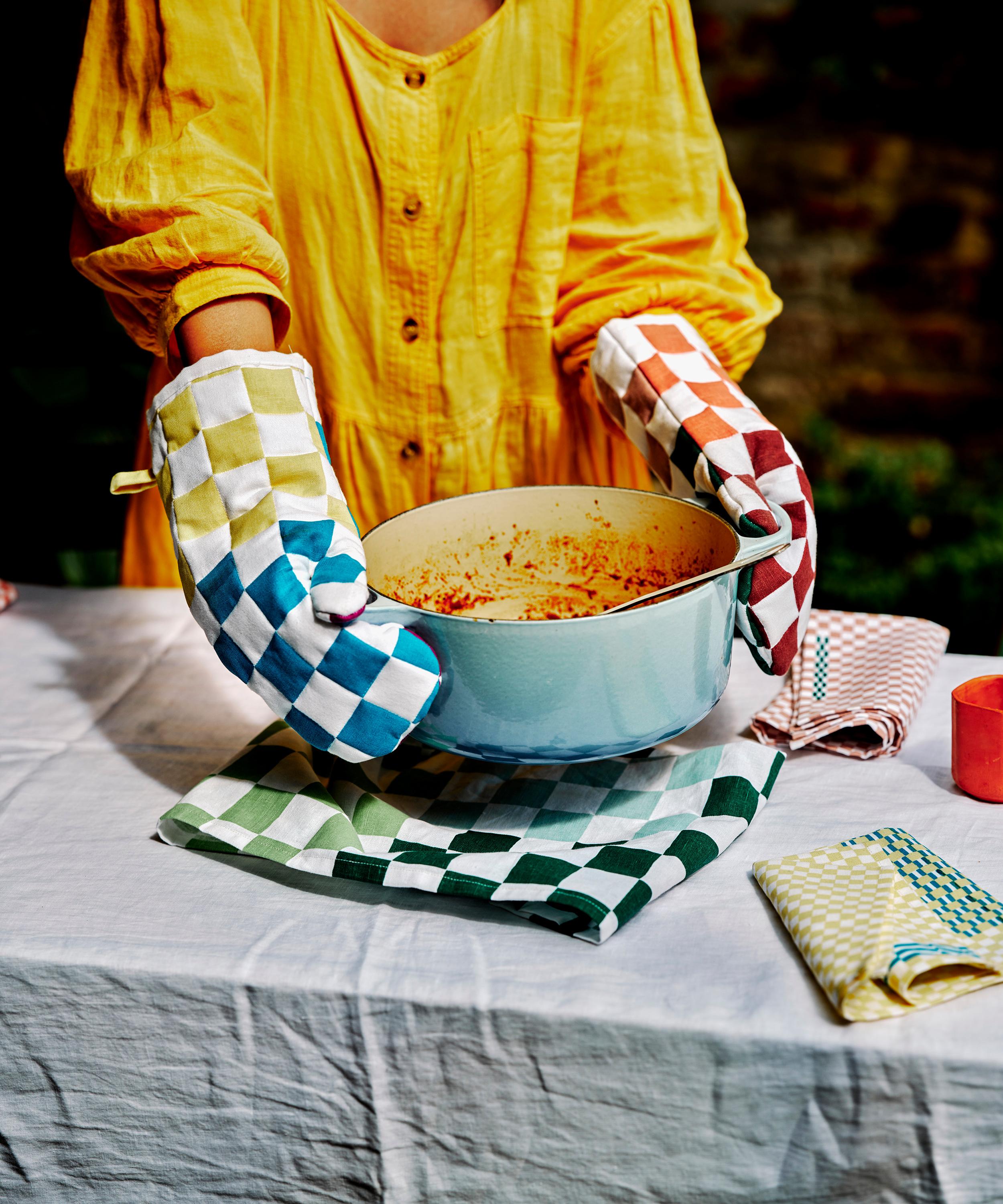 Tiipoi - Yantra Oven Mitts Set of Two image number 1