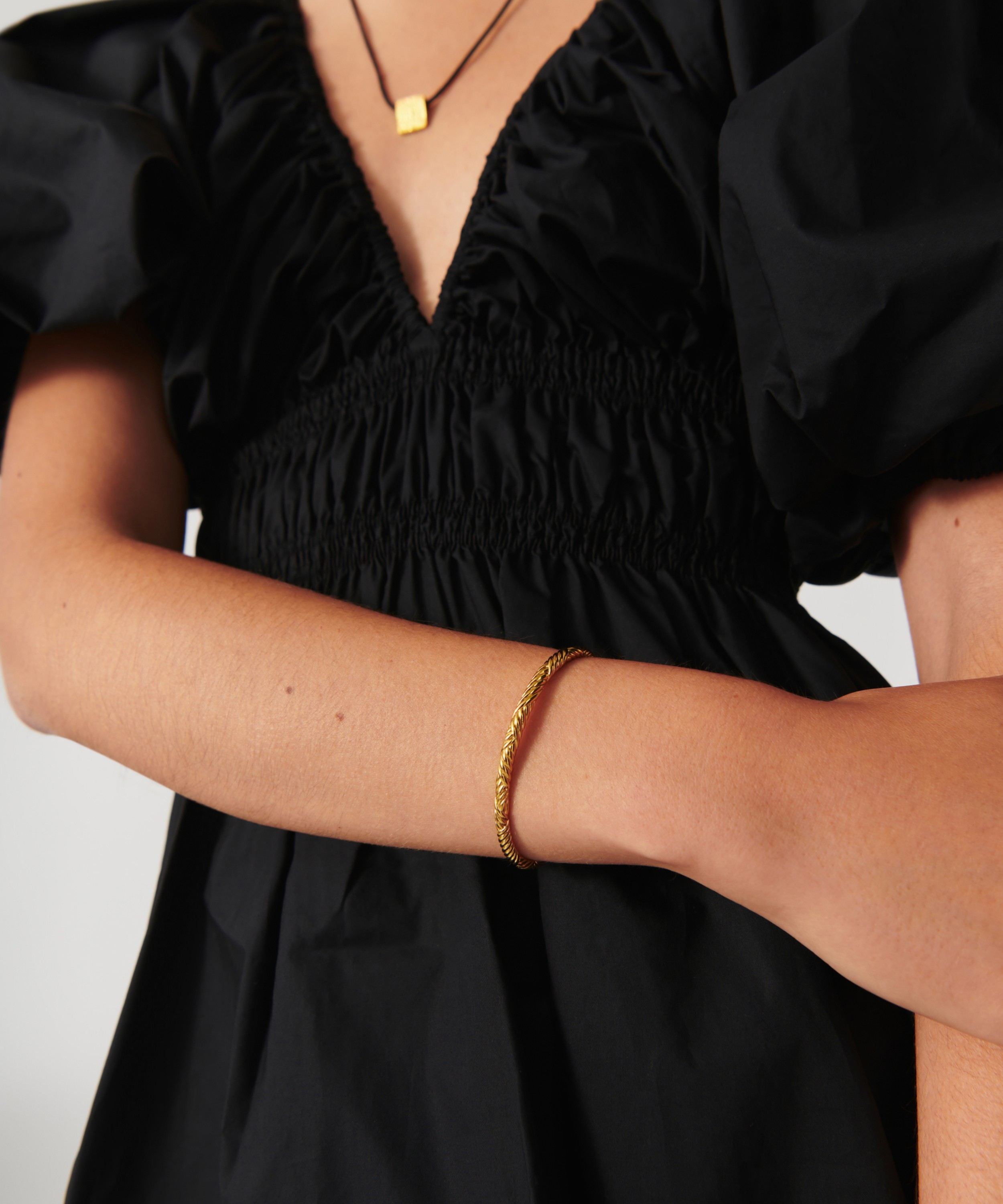 Missoma - 18ct Gold-Plated Wavy Ridge Gemelli Cuff Bracelet image number 1