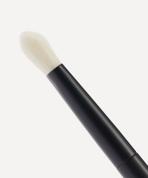 Lisa Eldridge Beauty - No. 9 Seamless Blend Makeup Brush image number 2