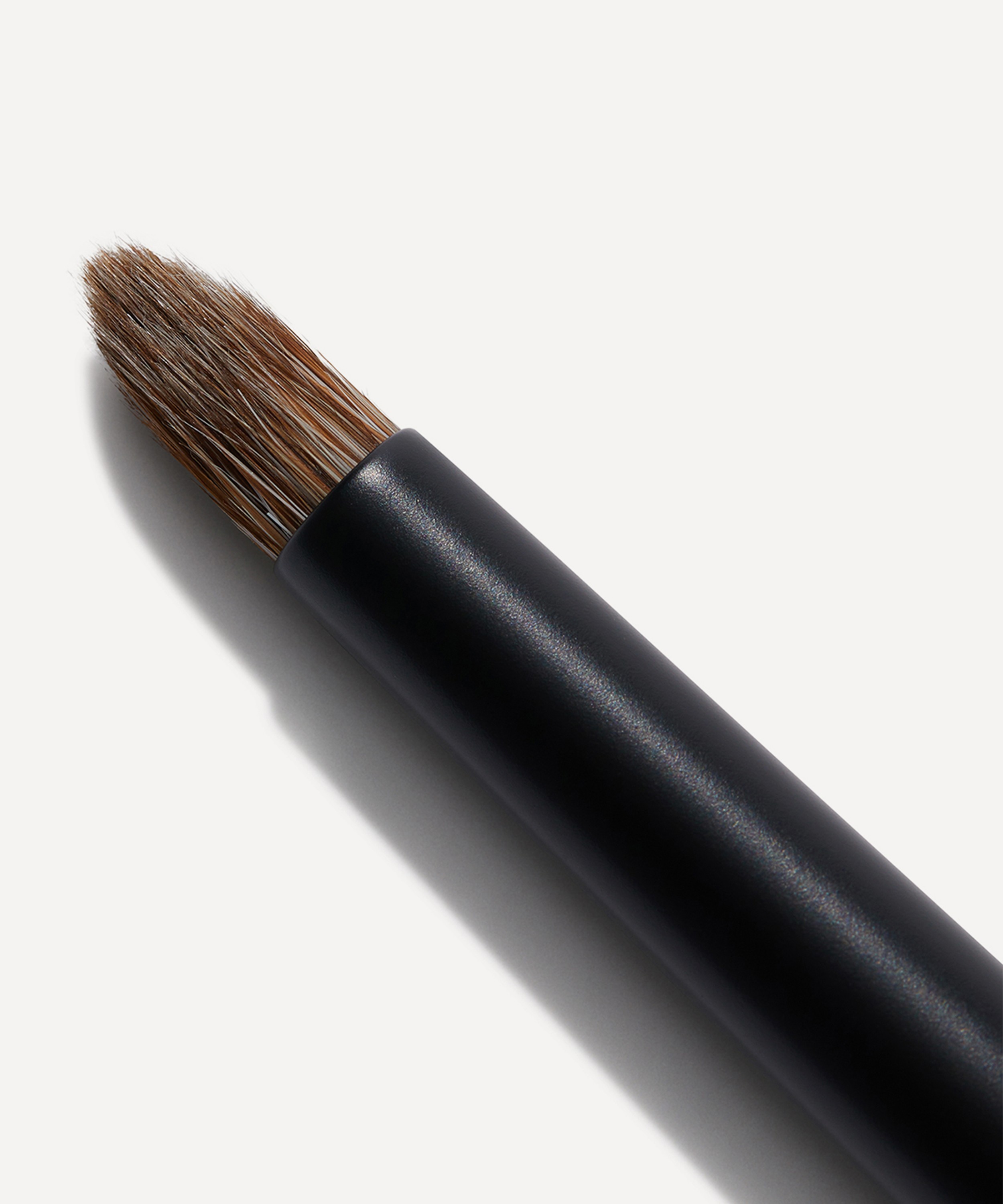 Lisa Eldridge Beauty - No. 14 Seamless Blend Makeup Brush image number 1