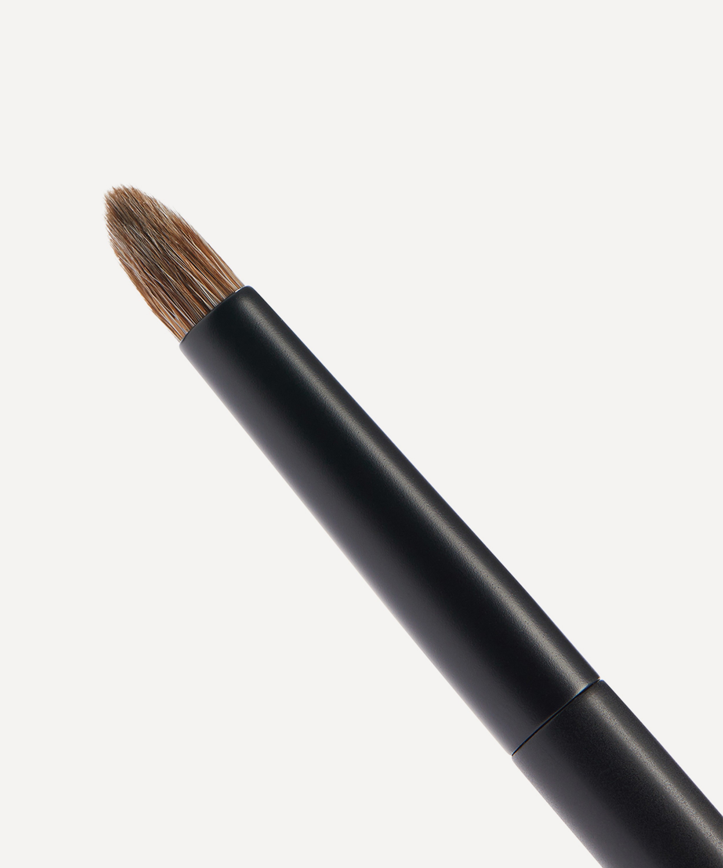 Lisa Eldridge Beauty - No. 14 Seamless Blend Makeup Brush image number 2