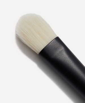 Lisa Eldridge Beauty - No. 7 Seamless Blend Makeup Brush image number 1