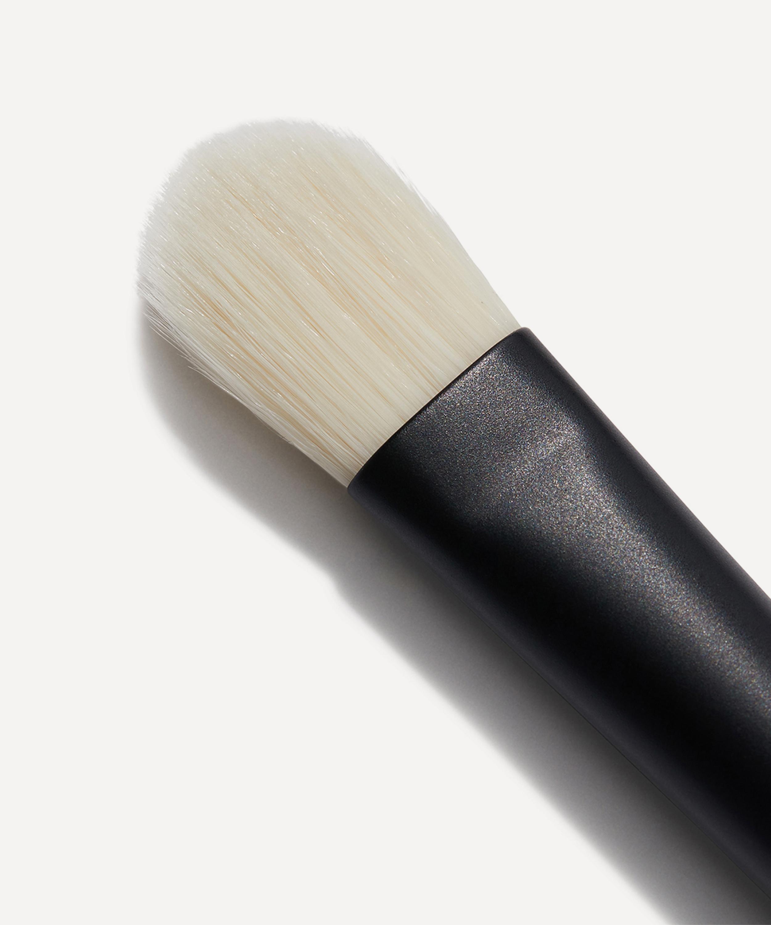 Lisa Eldridge Beauty - No. 7 Seamless Blend Makeup Brush image number 1