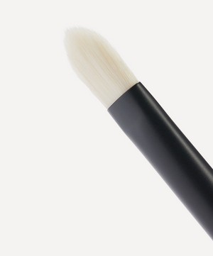 Lisa Eldridge Beauty - No. 7 Seamless Blend Makeup Brush image number 2