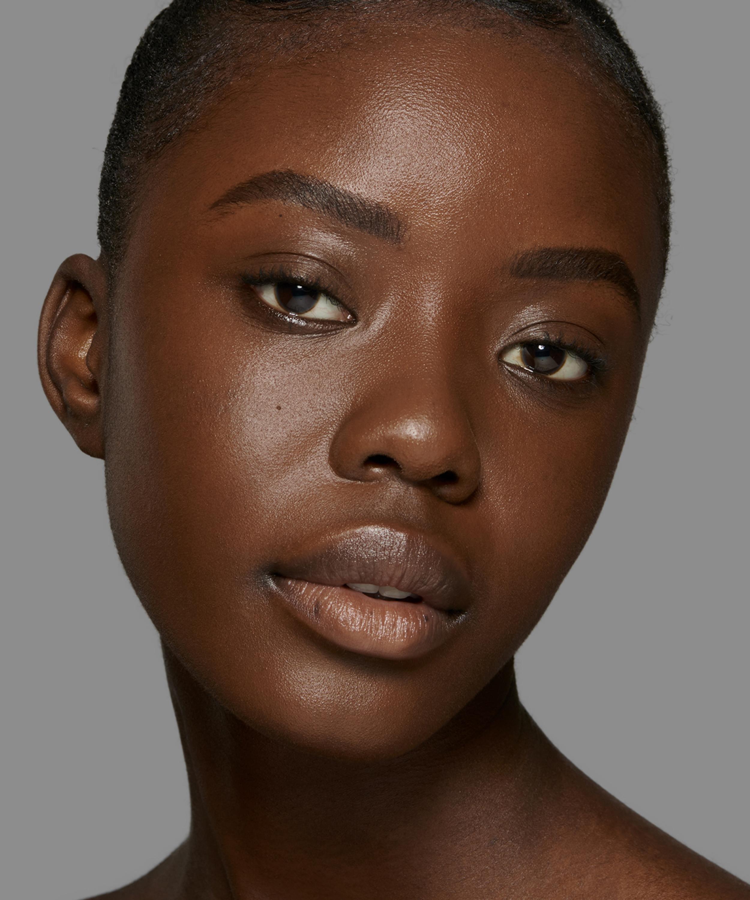Lisa Eldridge Beauty - The Seamless Skin Foundation 30ml image number 2