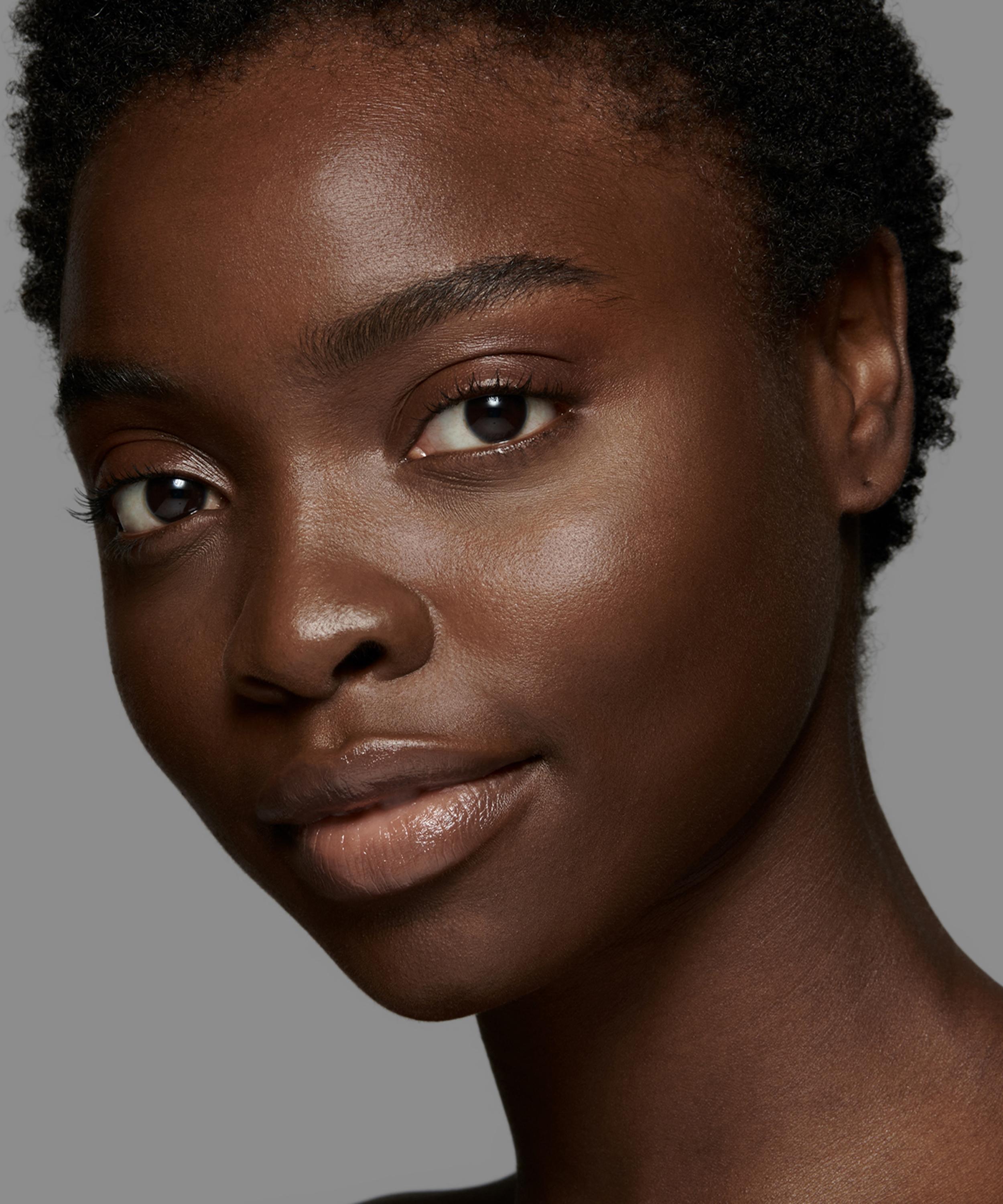 Lisa Eldridge Beauty - The Seamless Skin Foundation 30ml image number 2