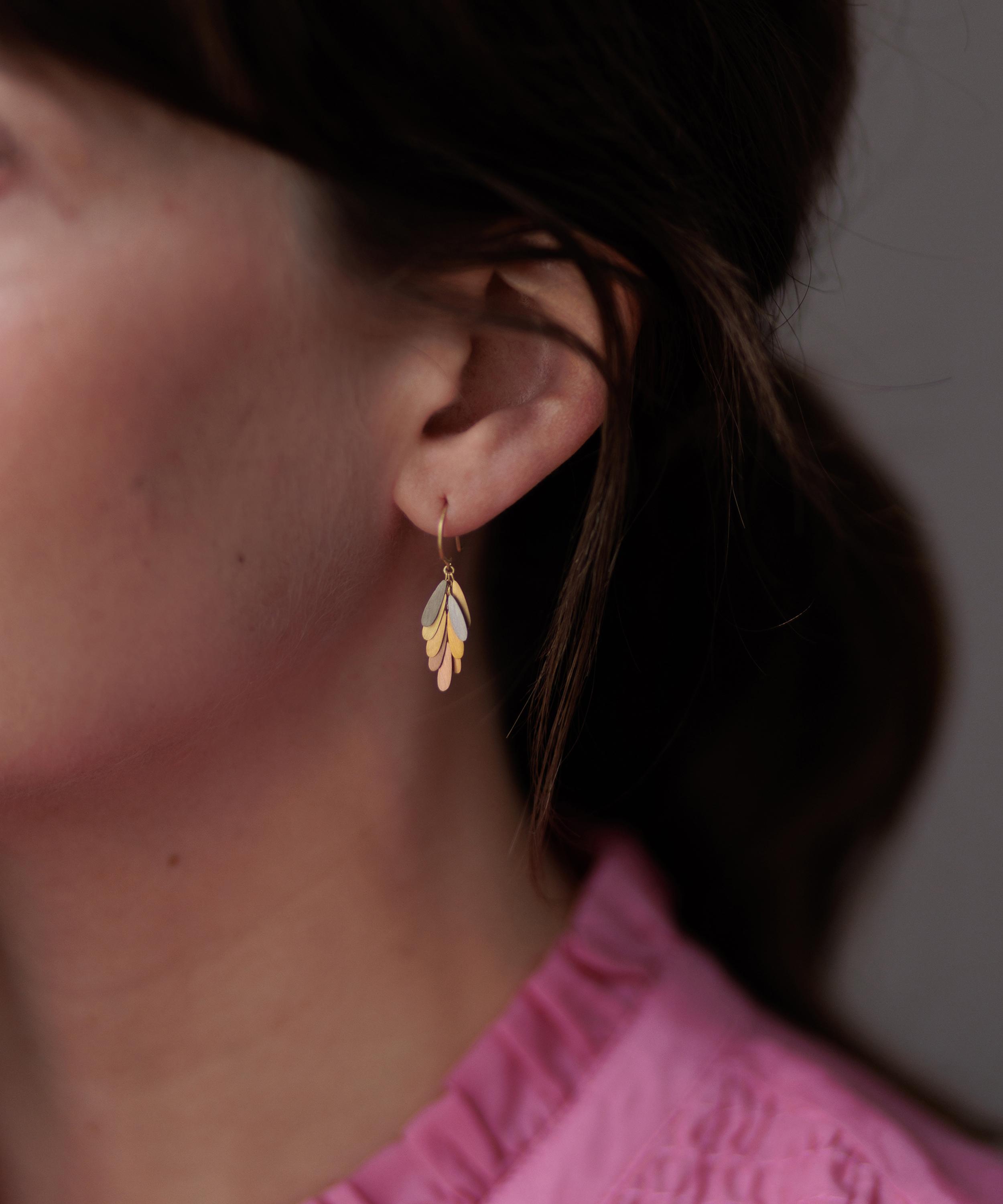 Sia Taylor - 18ct-24ct Gold Rainbow Tiny Daisy Drop Earrings image number 1