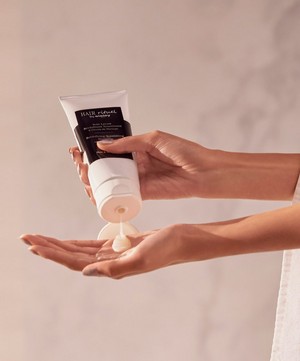 Sisley Paris - Revitalising Nourishing Shampoo 200ml image number 2