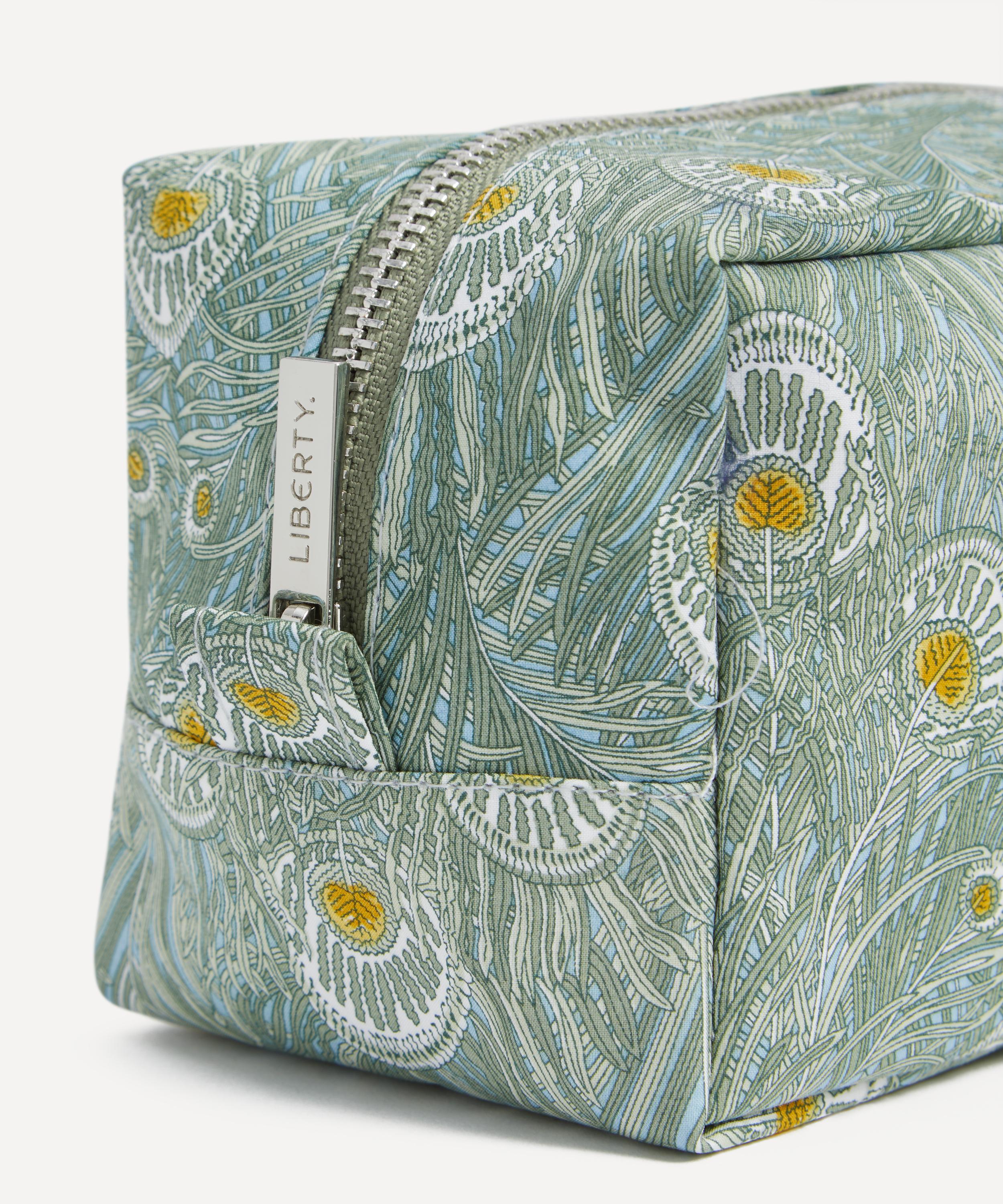 Liberty - Small Hera Wash Bag image number 3