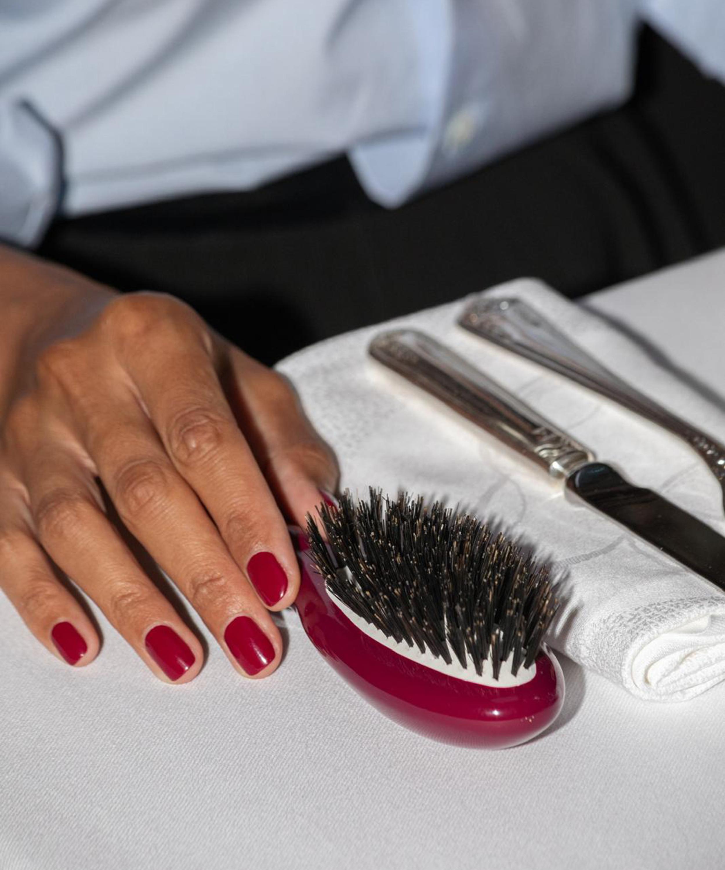 La Bonne Brosse - N.02 THE ESSENTIAL Do it All Petite Brush image number 3