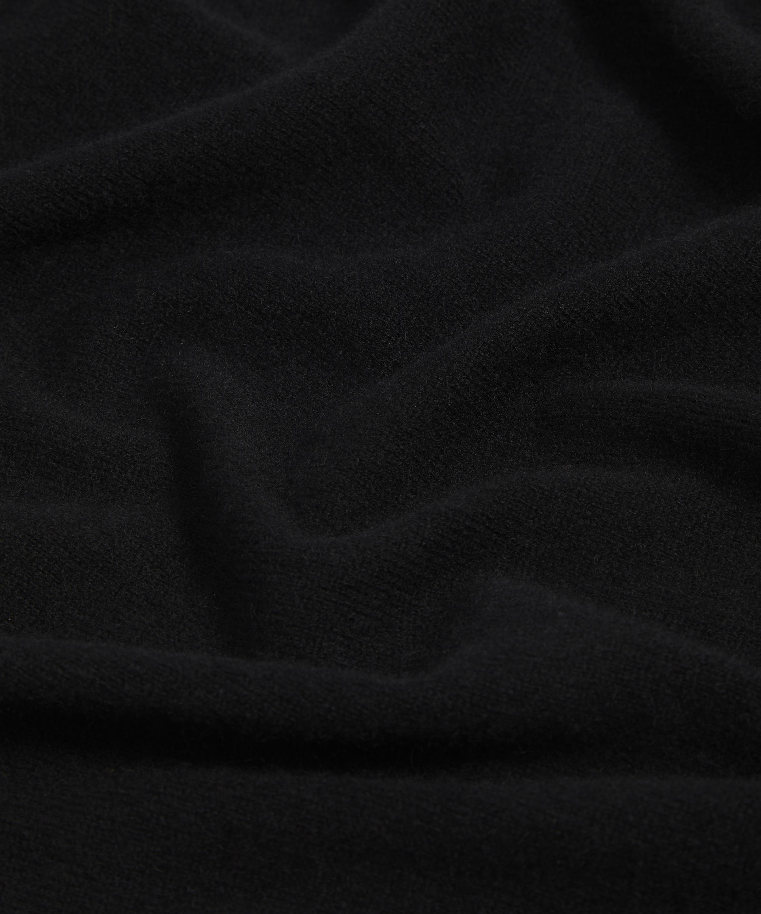 THE UNIFORM - Oversized Black Cashmere Scarf image number 3