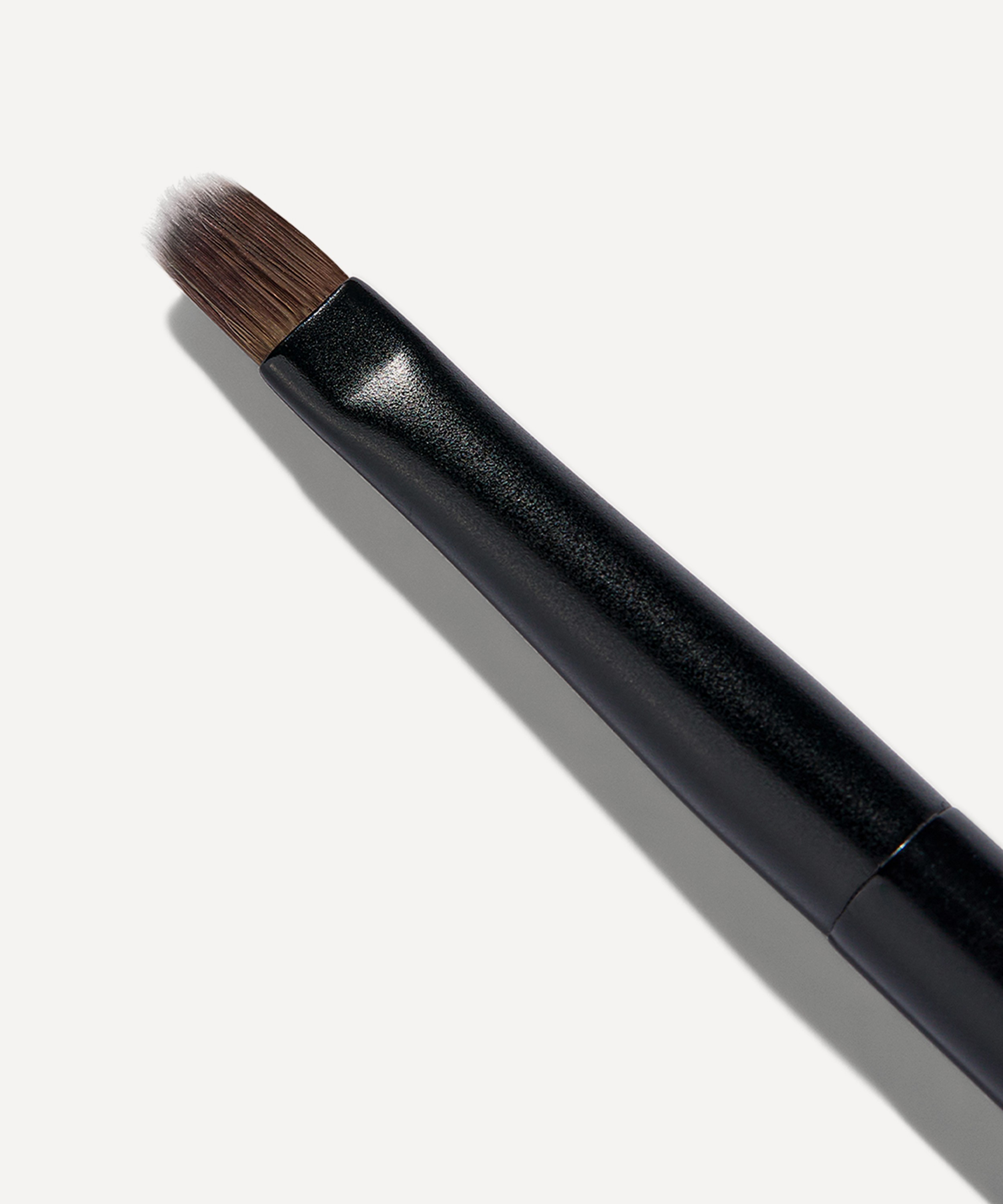 Lisa Eldridge Beauty - No 20 Lip Brush image number 1