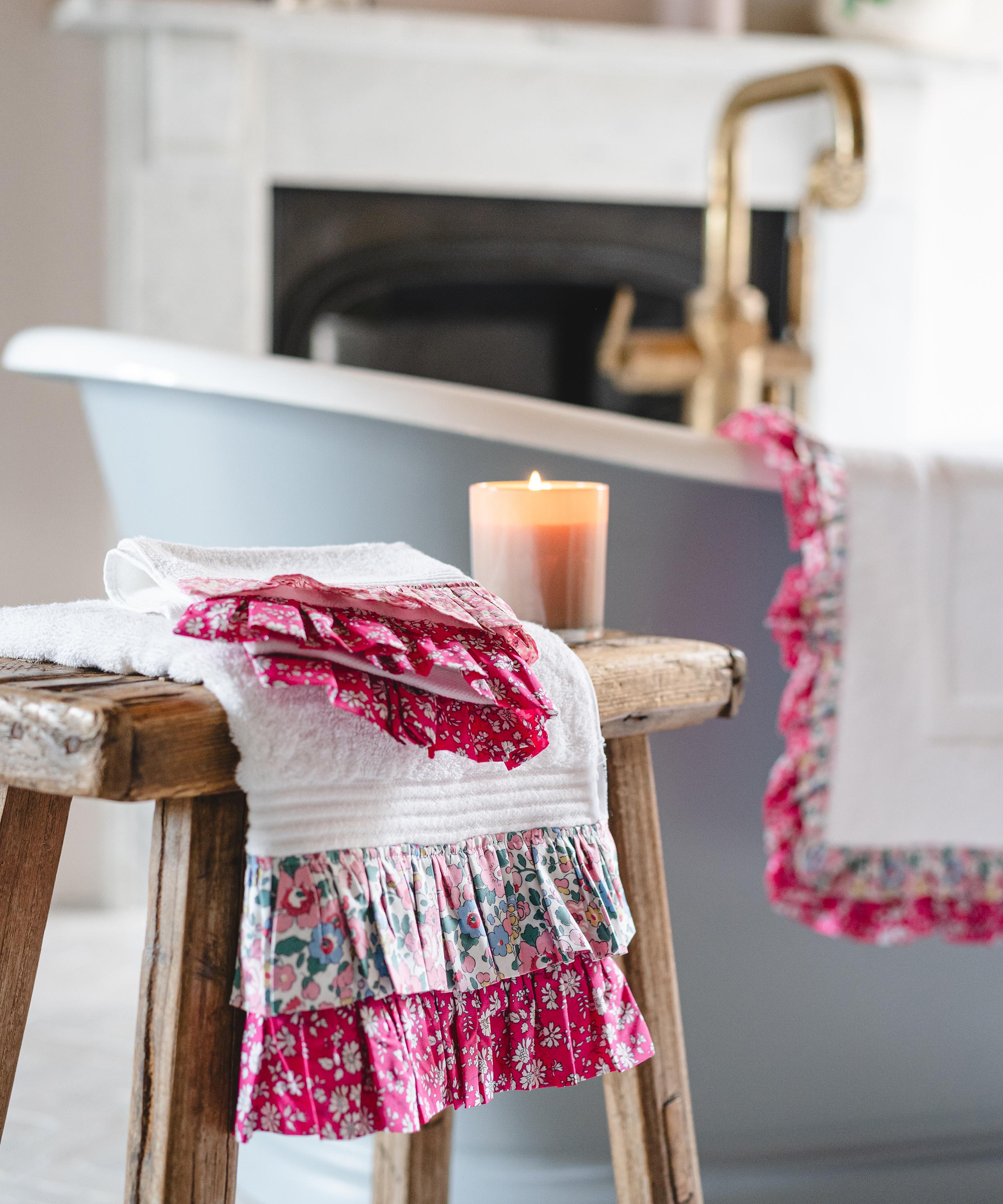 Coco & Wolf - Mitsi Valeria Pink Double Ruffle Hand Towel 50x85cm image number 1