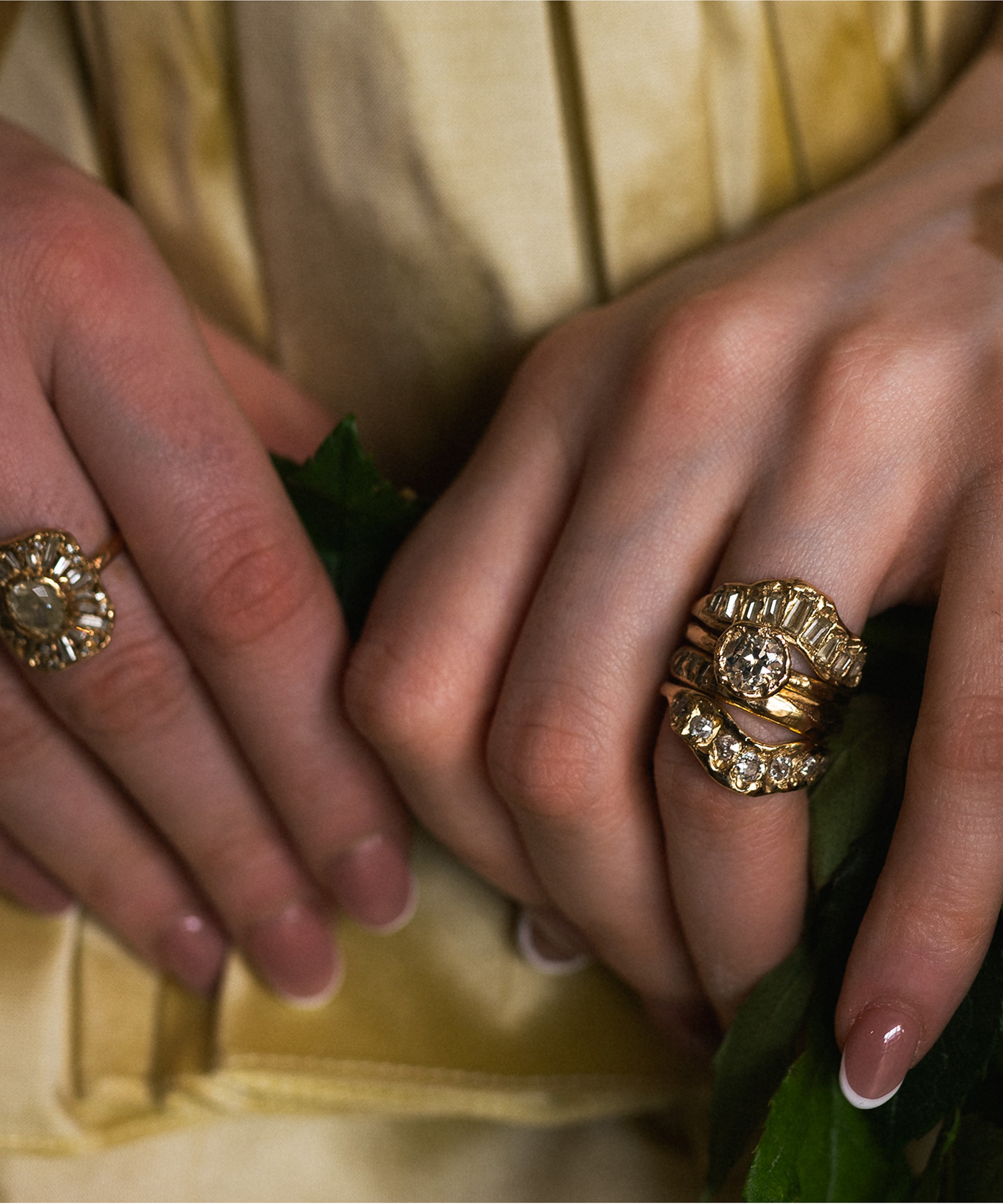 Ellis Mhairi Cameron - 14ct Gold Baguette X White Diamonds V Shape Scatter Ring image number 2