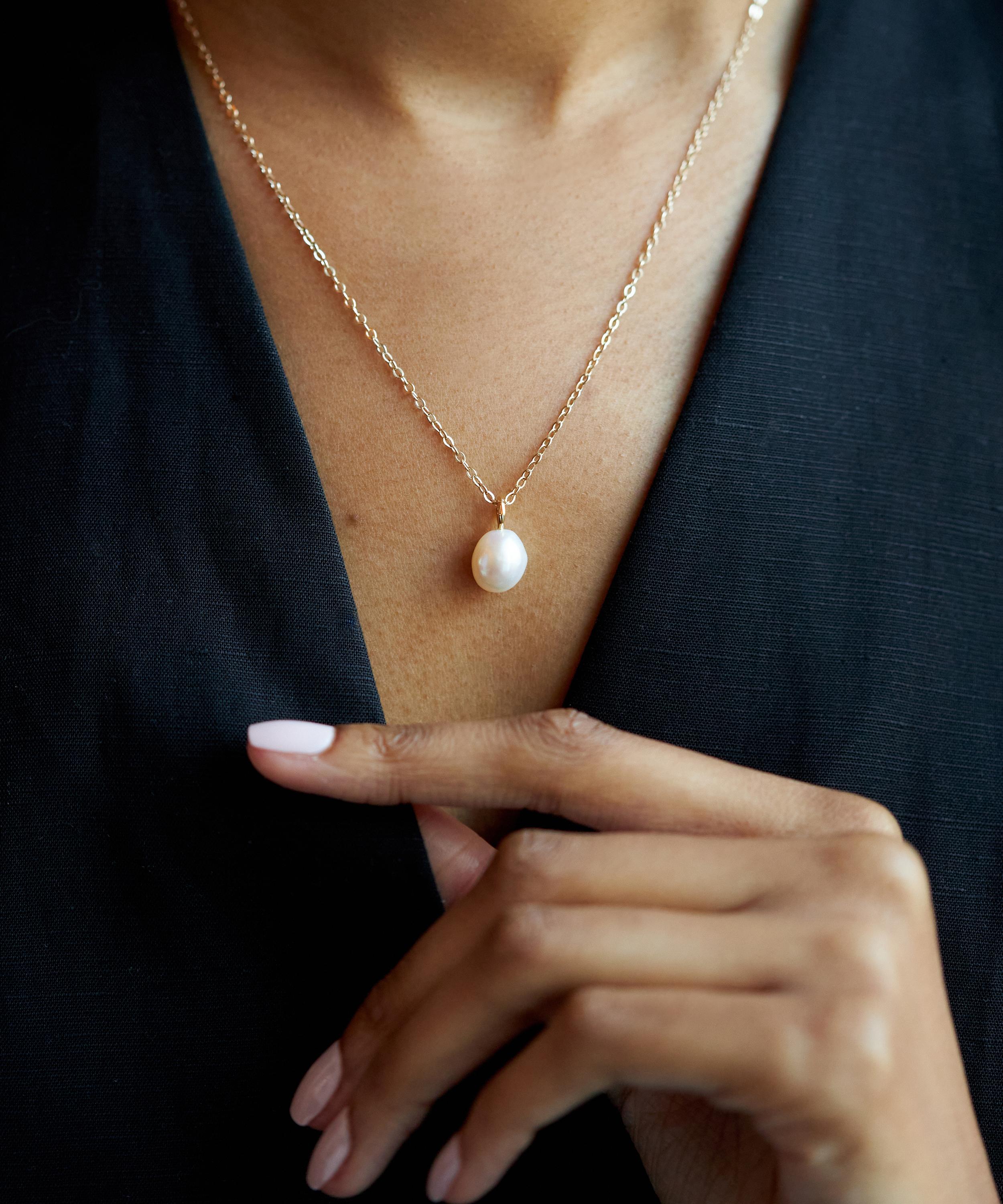 Large pearl hot sale pendant necklace