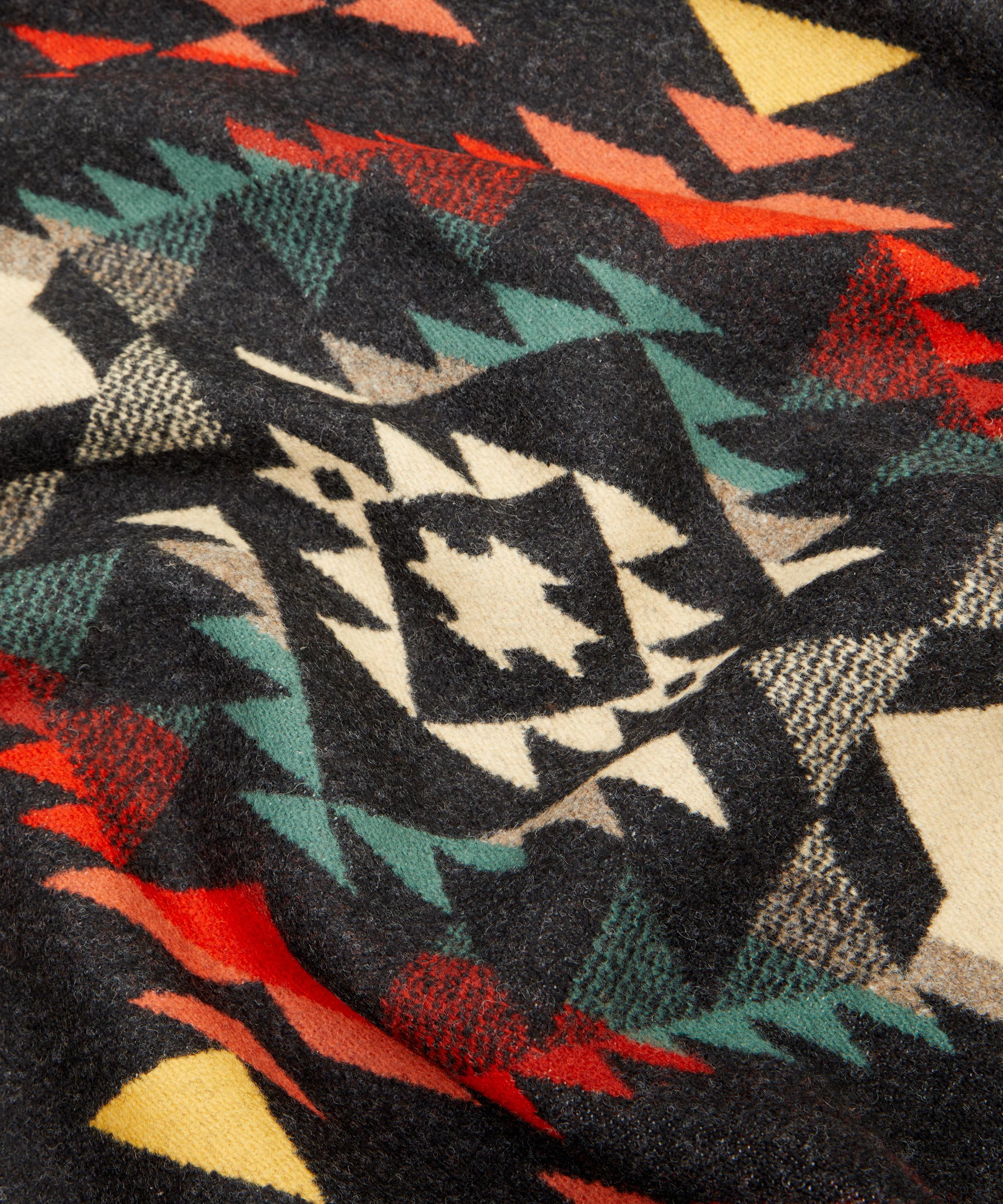 Pendleton - Unnapped Jacquard Blanket image number 2