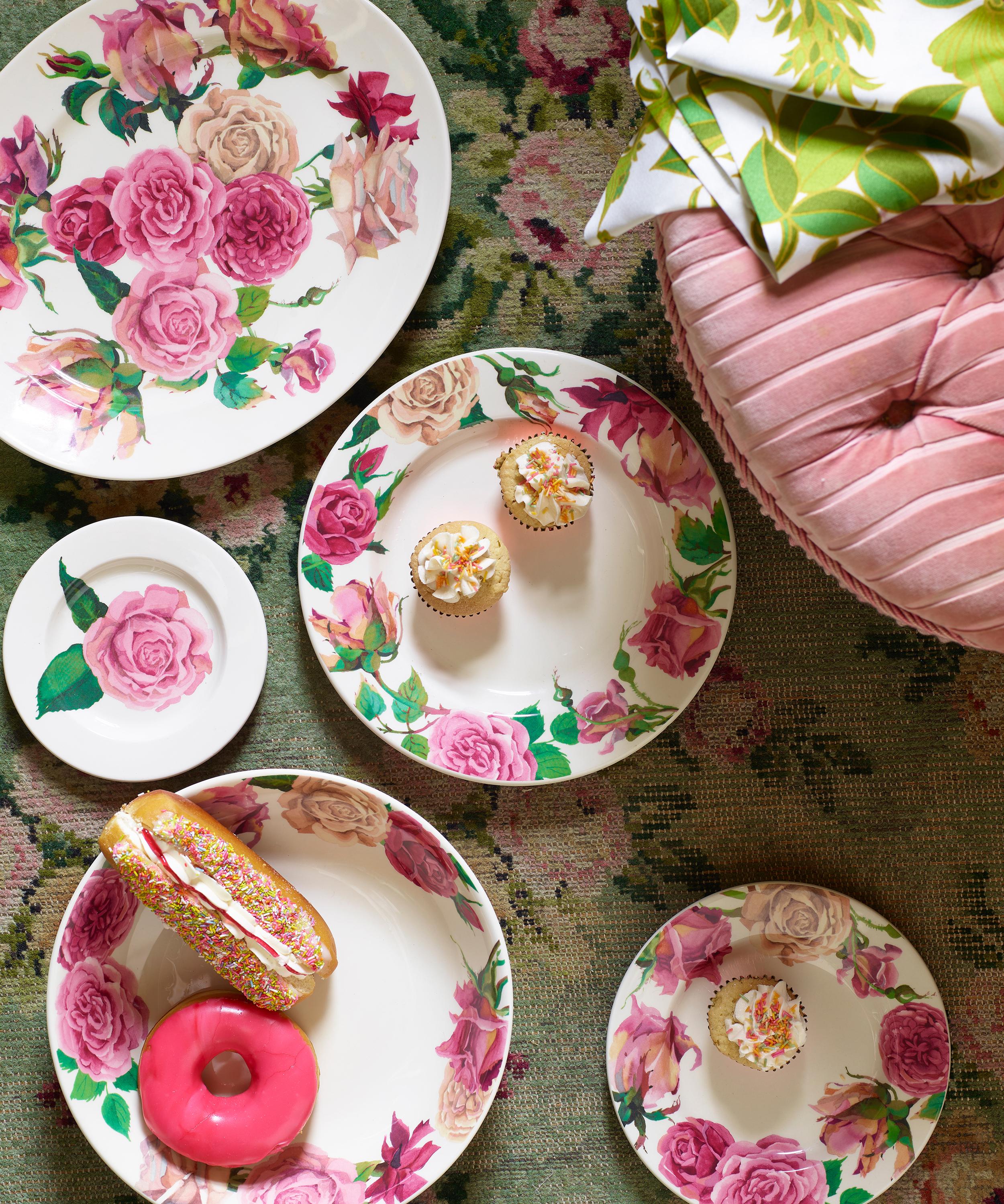 Emma Bridgewater - Roses All My Life Medium Dish image number 1