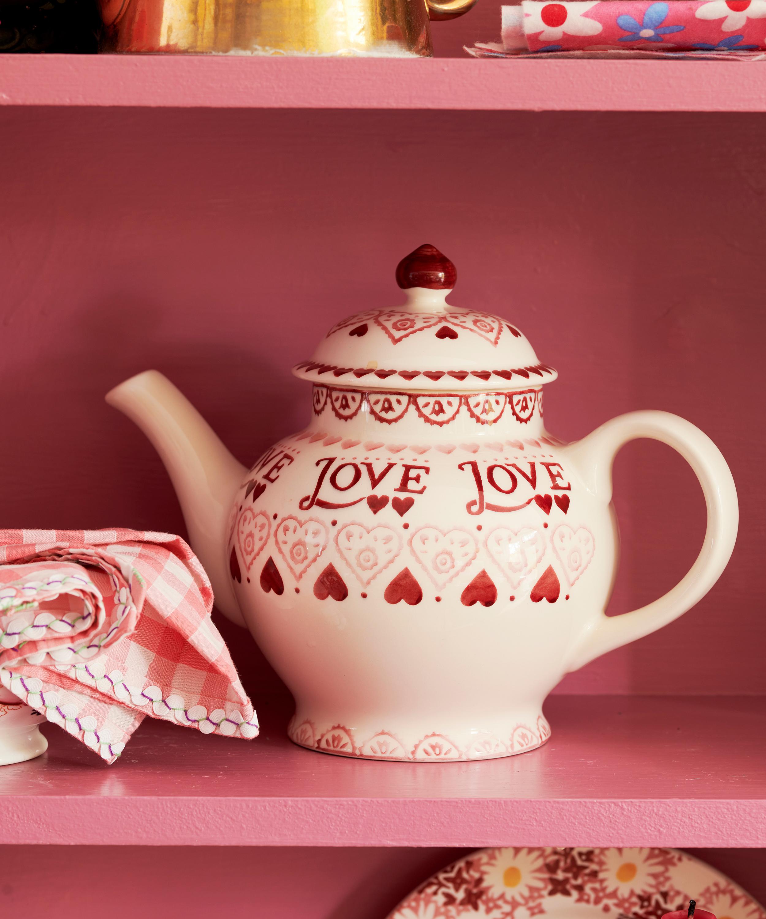 Emma Bridgewater kettle: Now in the bestselling pink hearts print