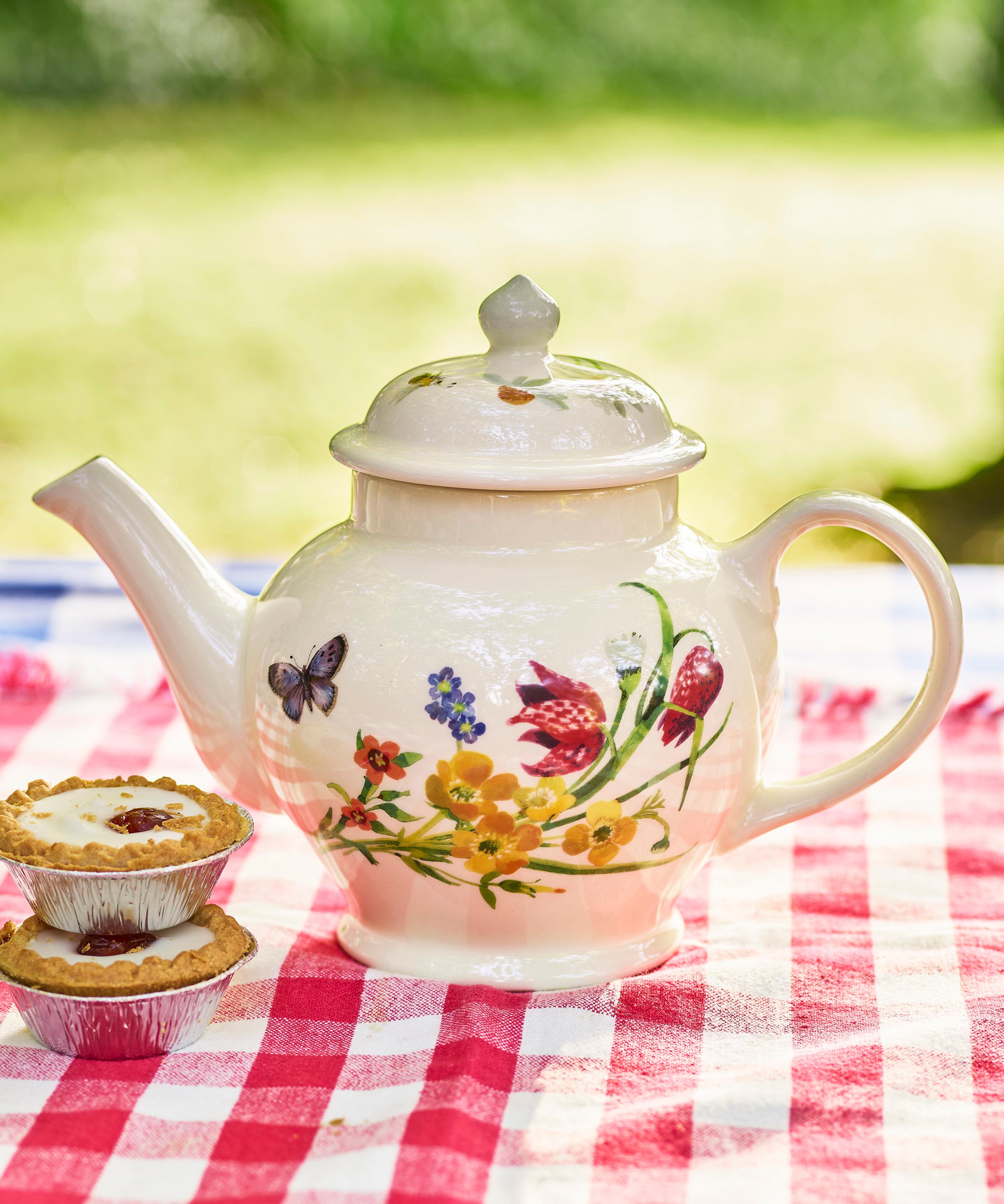 Emma Bridgewater - Wild Flowers Three Mug Teapot image number 1