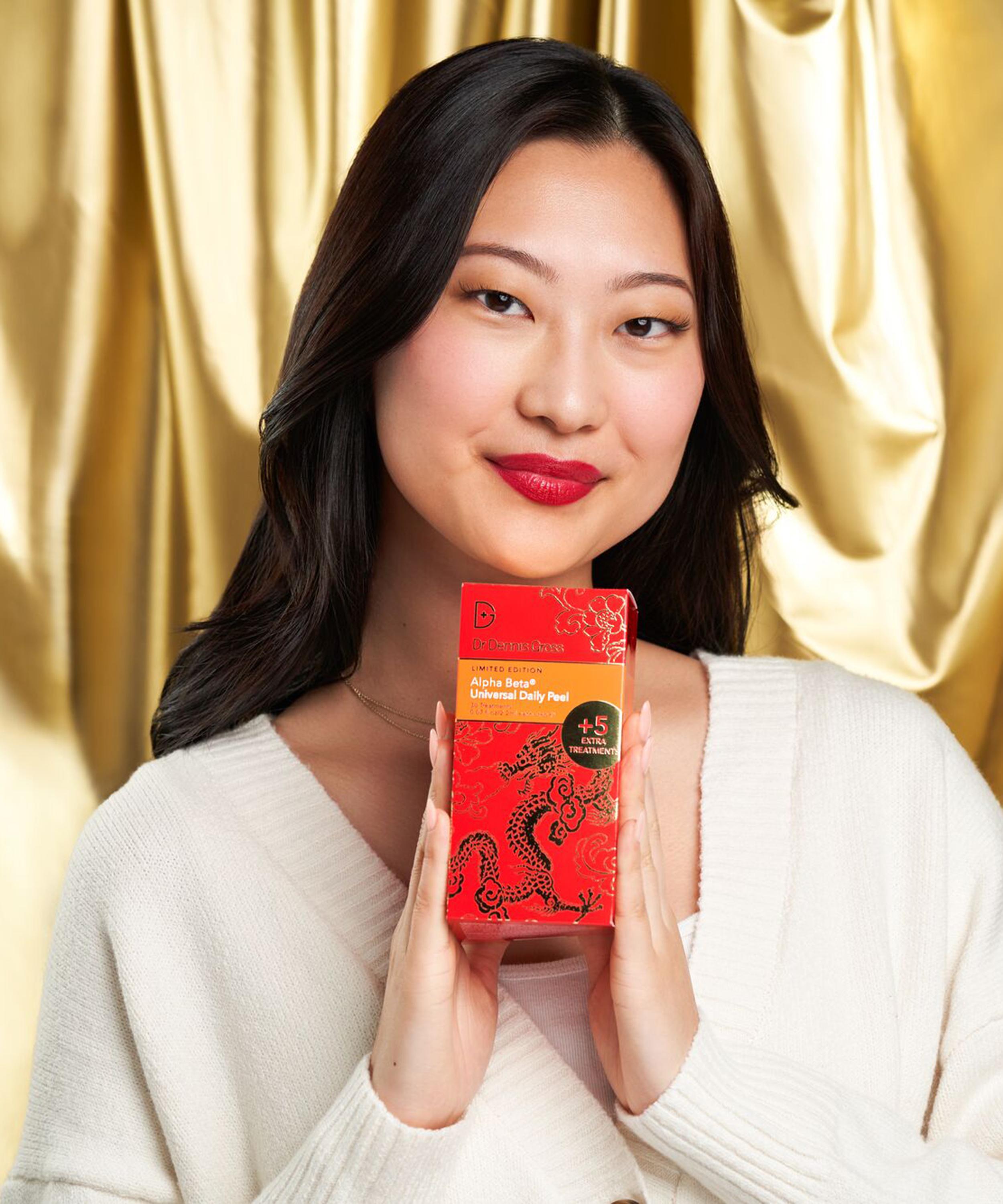 Dr. Dennis Gross Skincare - Lunar New Year Alpha Beta Universal Daily Peel Pack of 35 image number 3