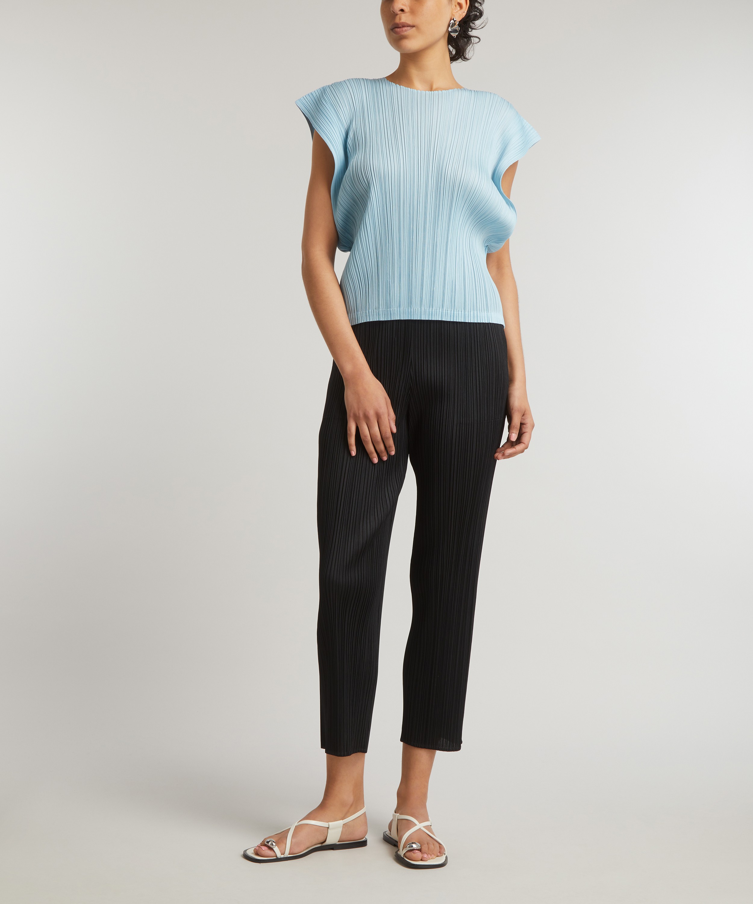 Pleats Please Issey Miyake - BASICS Pleated Cropped Trousers image number 1