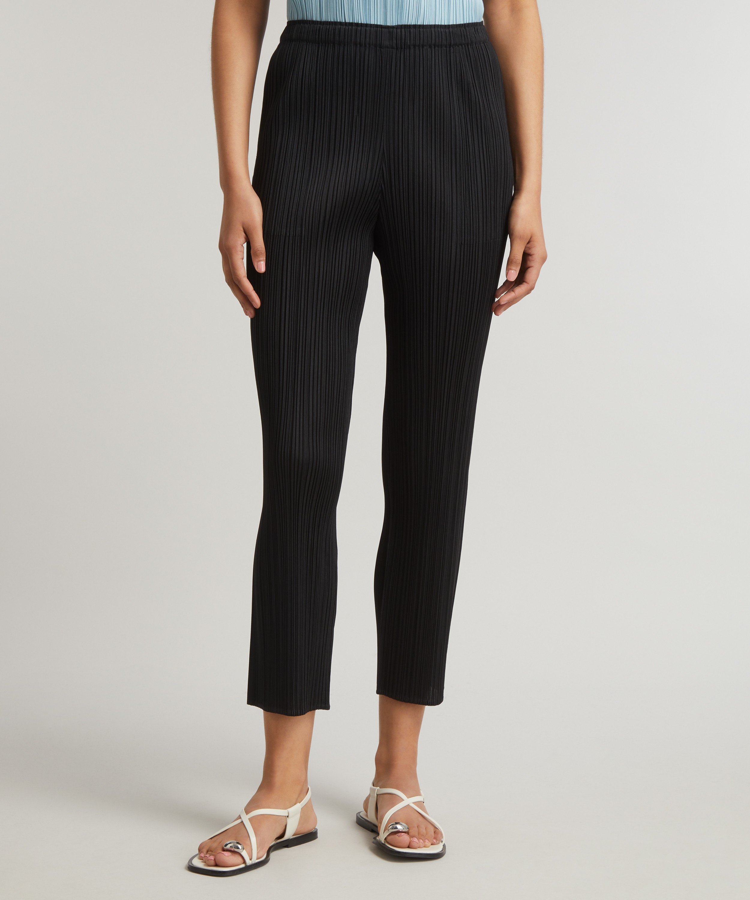 Pleats Please Issey Miyake - BASICS Pleated Cropped Trousers image number 2