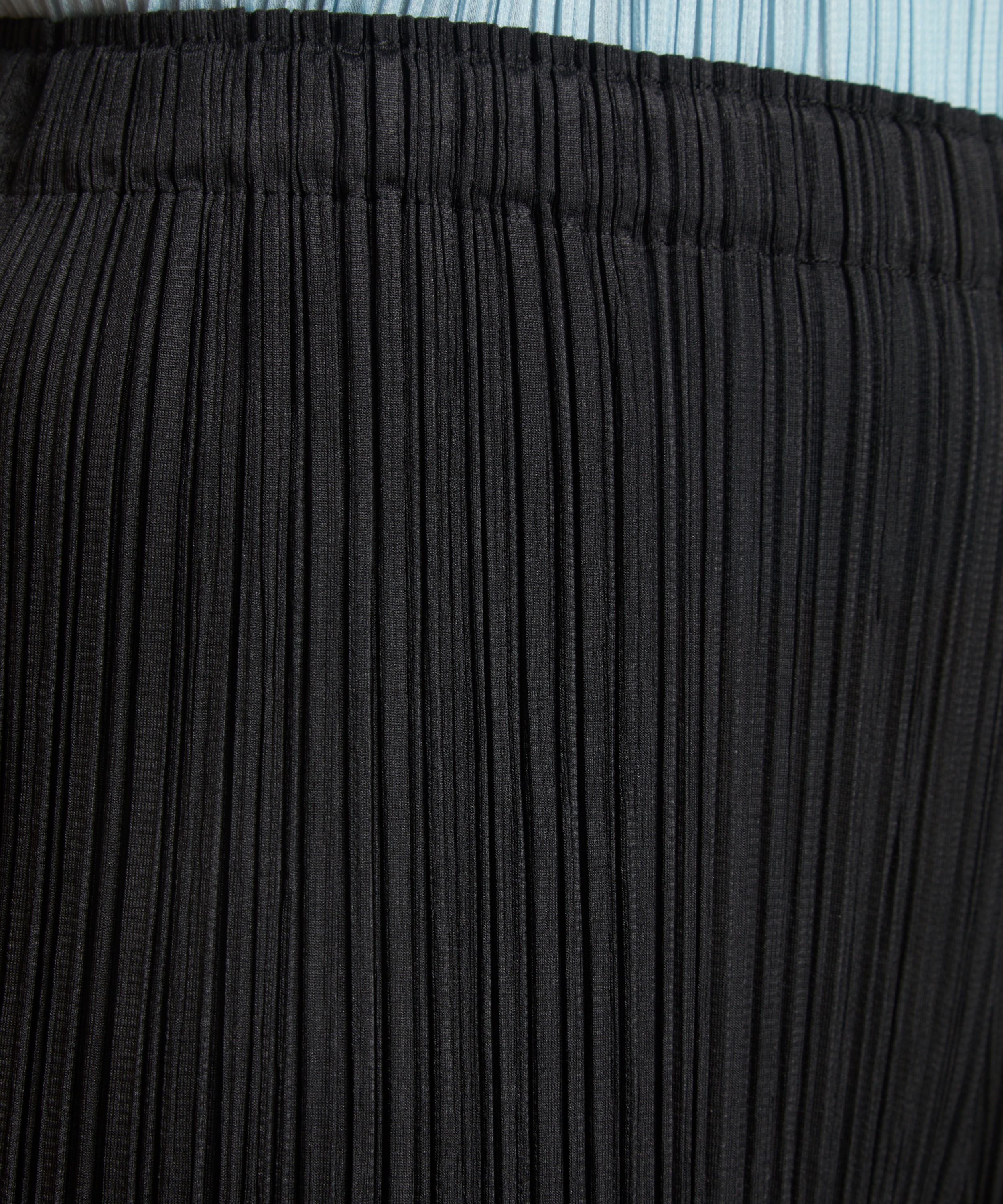 Pleats Please Issey Miyake - BASICS Pleated Cropped Trousers image number 4