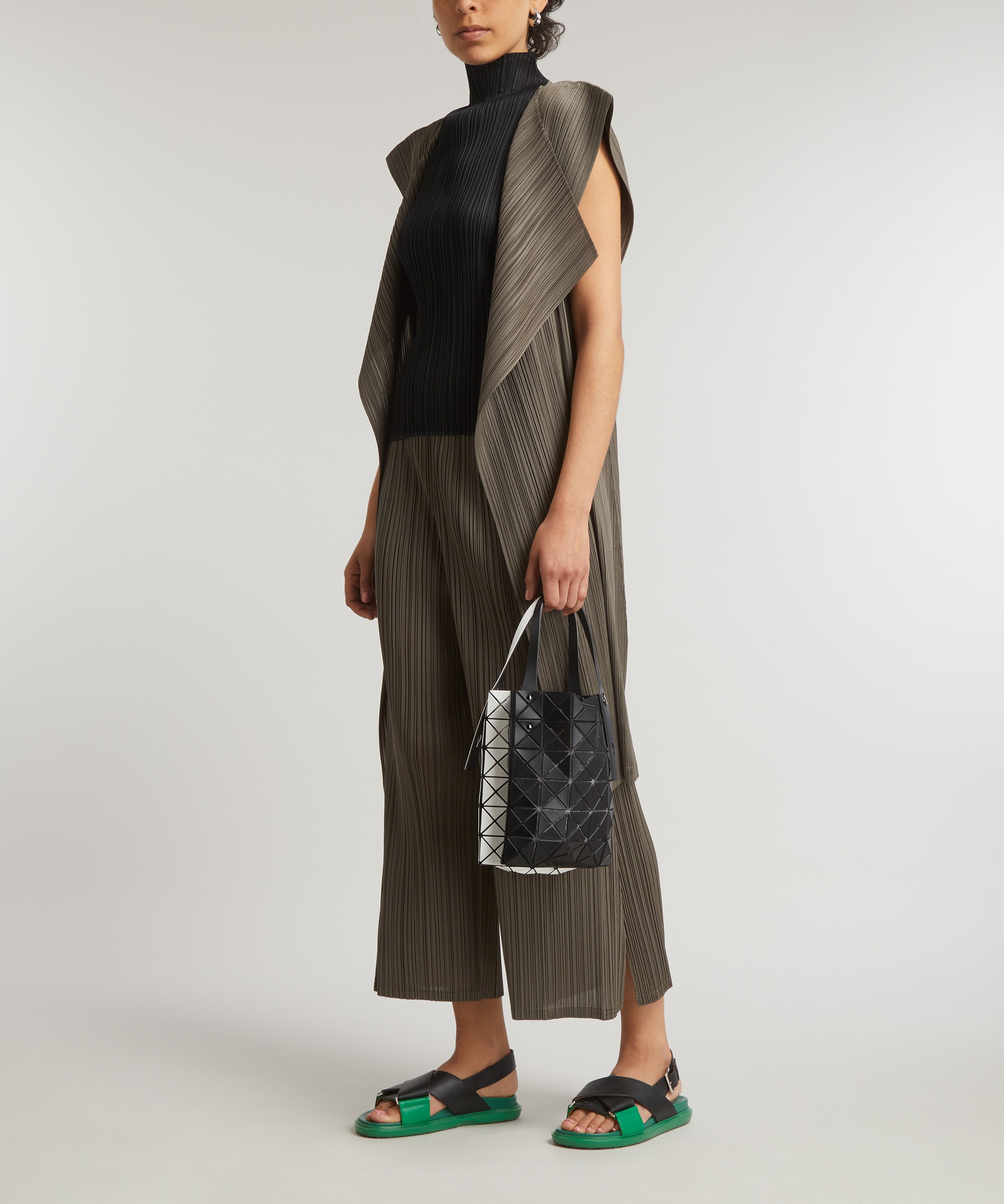 Pleats Please Issey Miyake - MONTHLY COLOURS MARCH Pleated Waistcoat image number 1