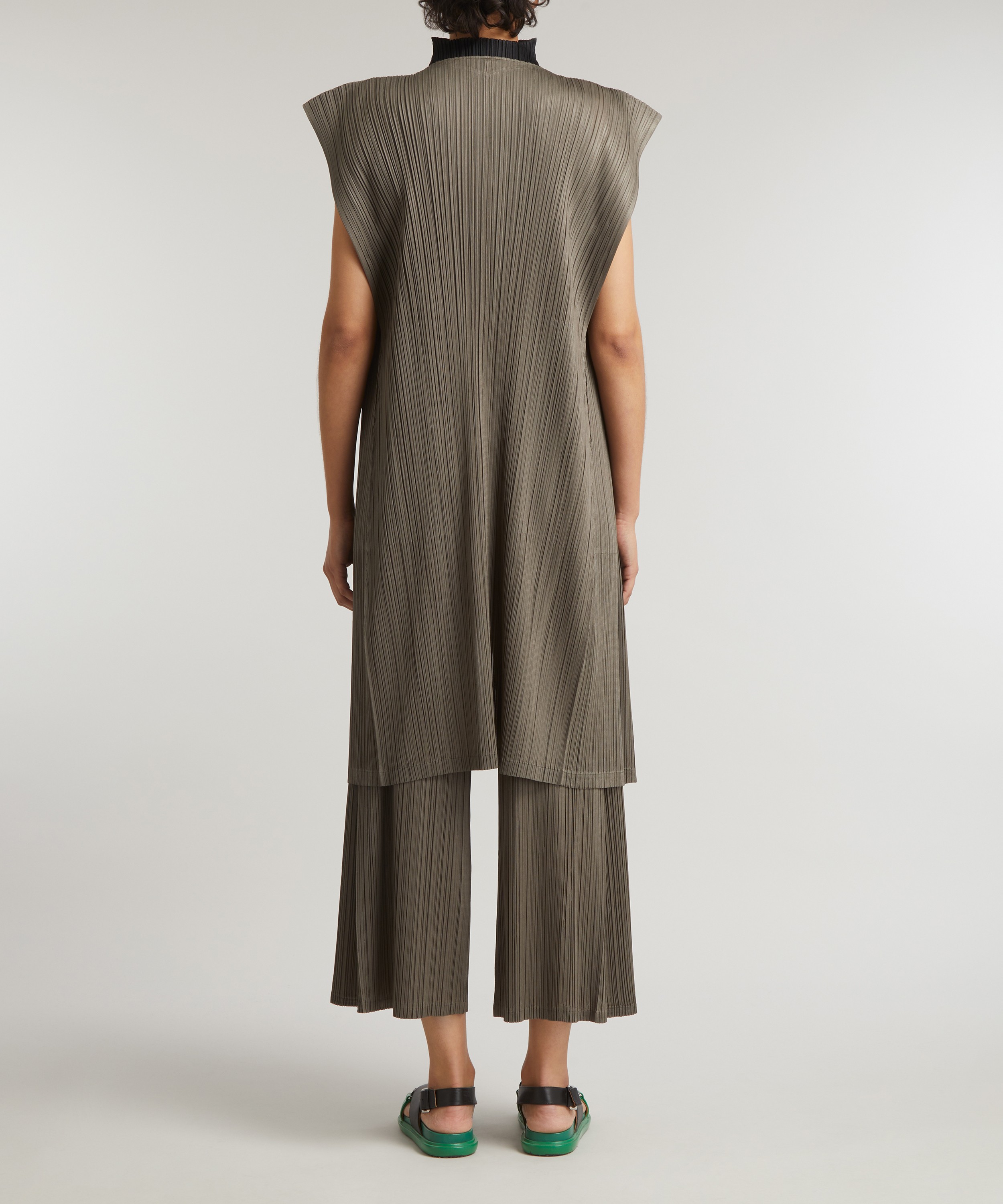 Pleats Please Issey Miyake - MONTHLY COLOURS MARCH Pleated Waistcoat image number 3