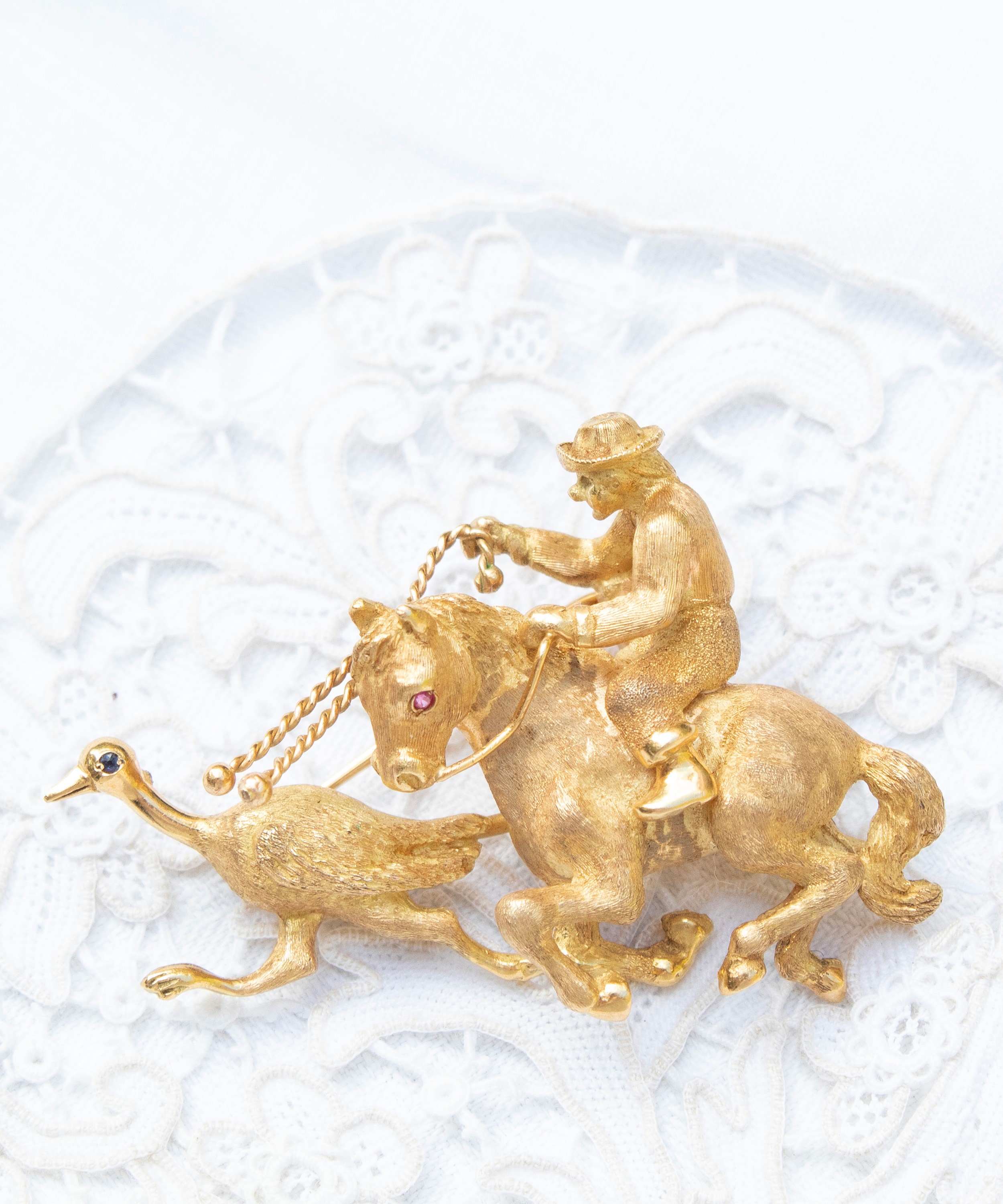 Kojis - 18ct Gold Argentinian Cowboy and Ostrich Brooch image number 4