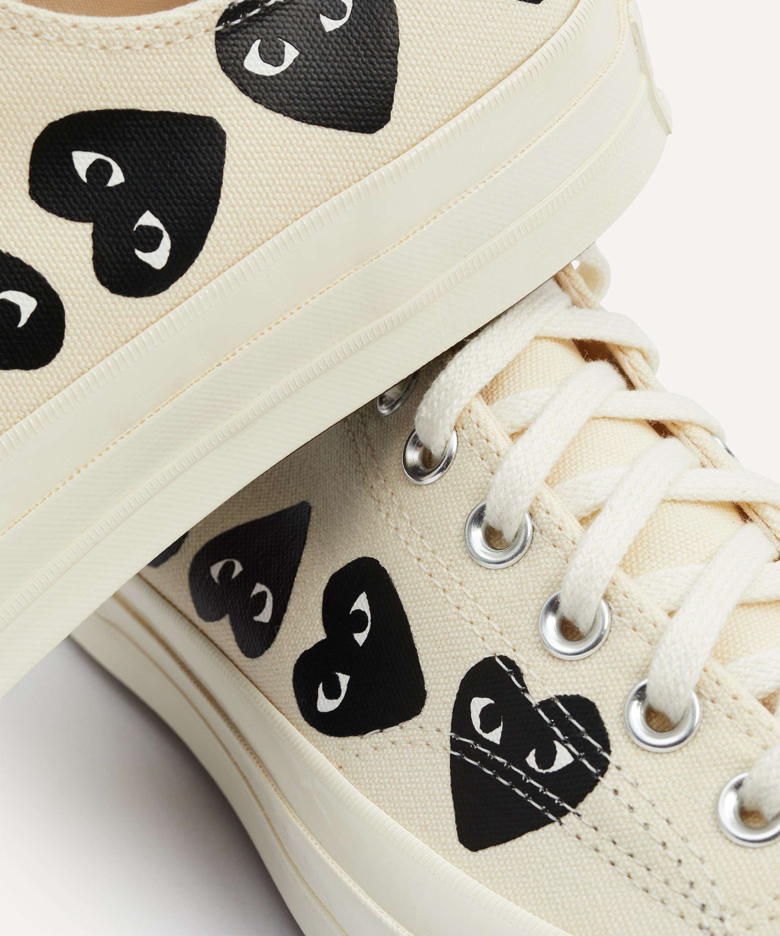 Comme Des Garçons - x Converse PLAY Chuck 70 Multi Heart Low-Top Trainers image number 3