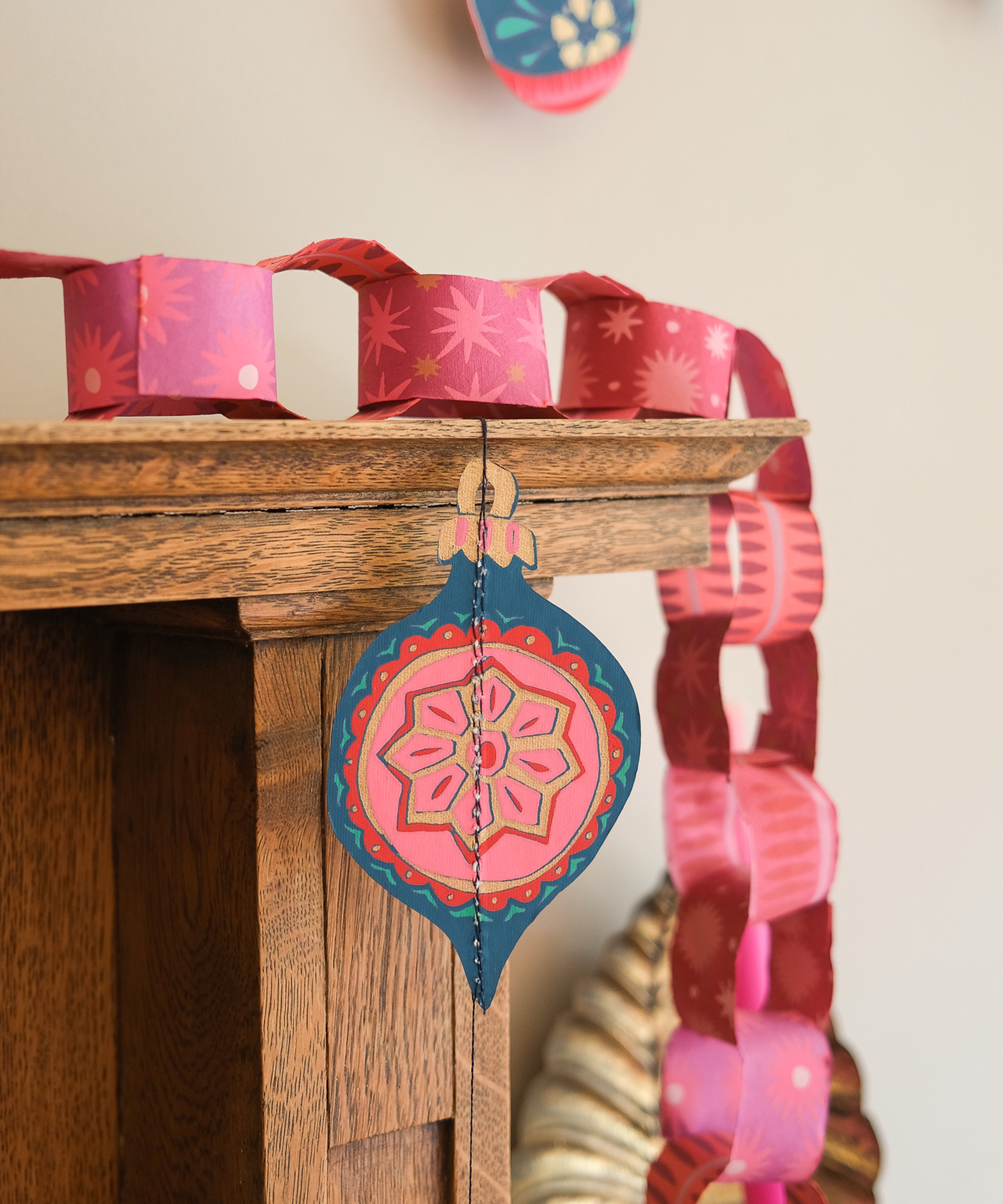 Christmas - Baubles Paper Garland image number 3