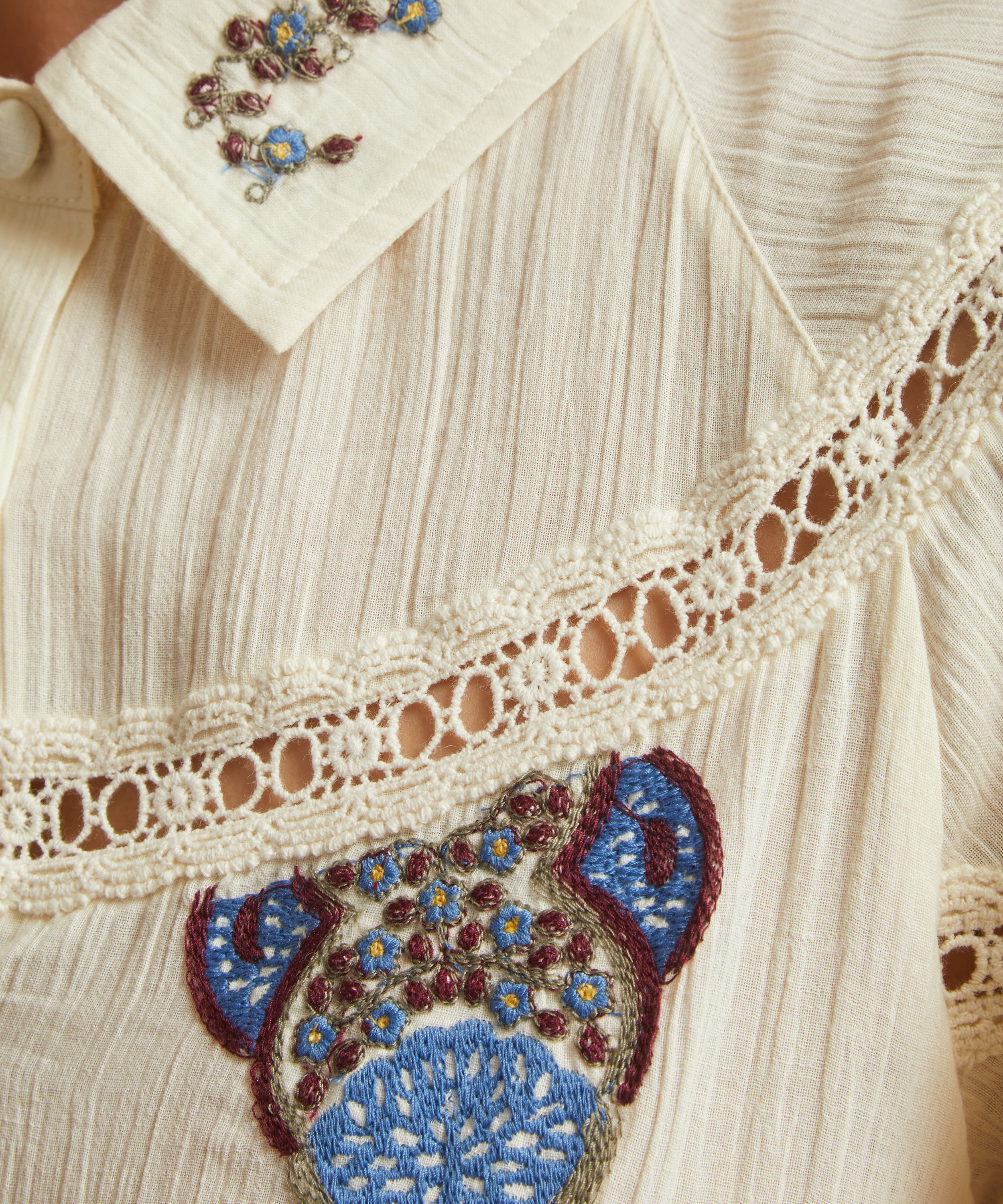 Fortela - Ajen Embroidered Lace Shirt image number 4