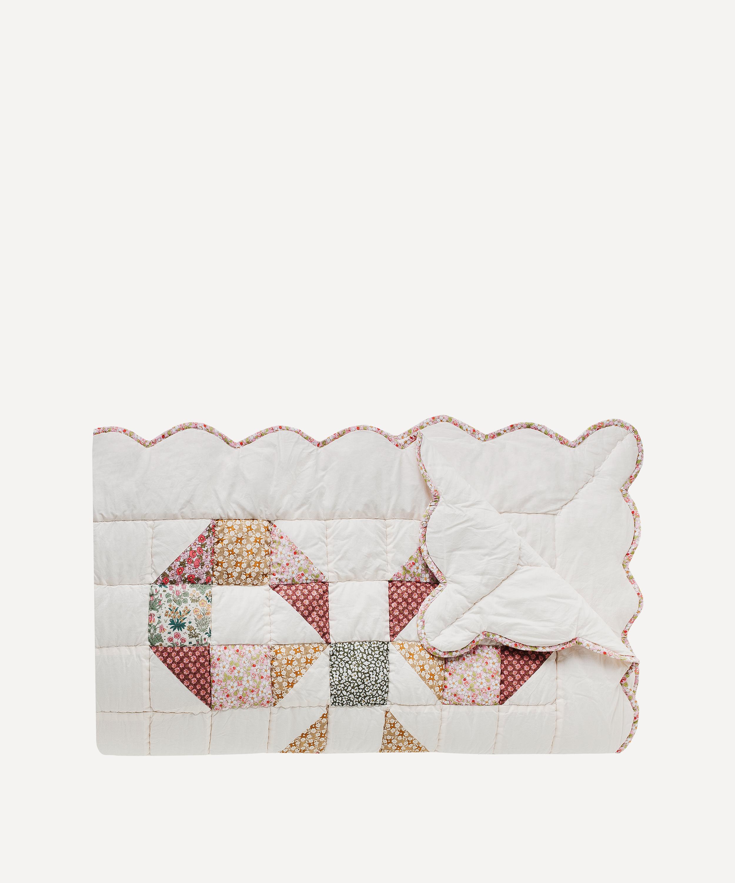 Projektityyny - Bow Patchwork Quilt