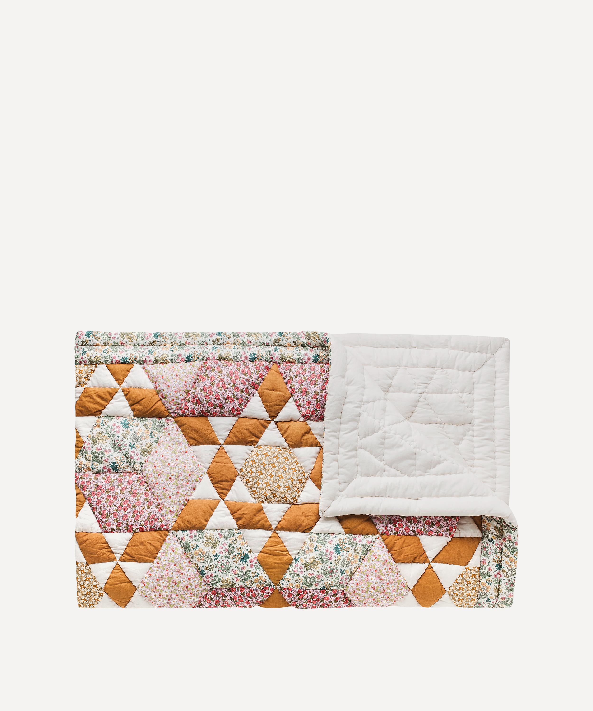 Projektityyny - Follow The Moon Patchwork Quilt image number 0