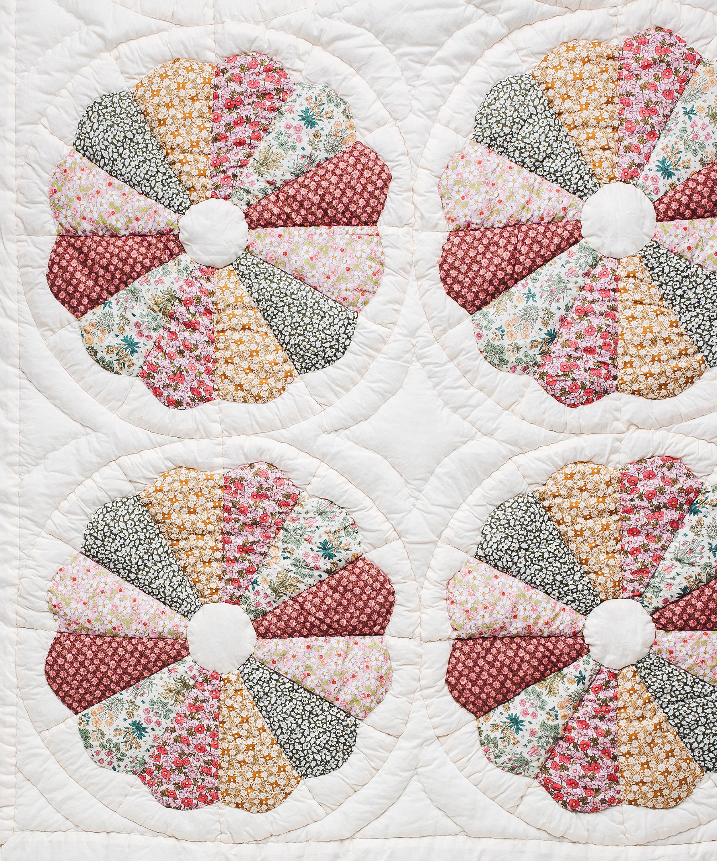 Projektityyny - Petal Patchwork Quilt image number 2