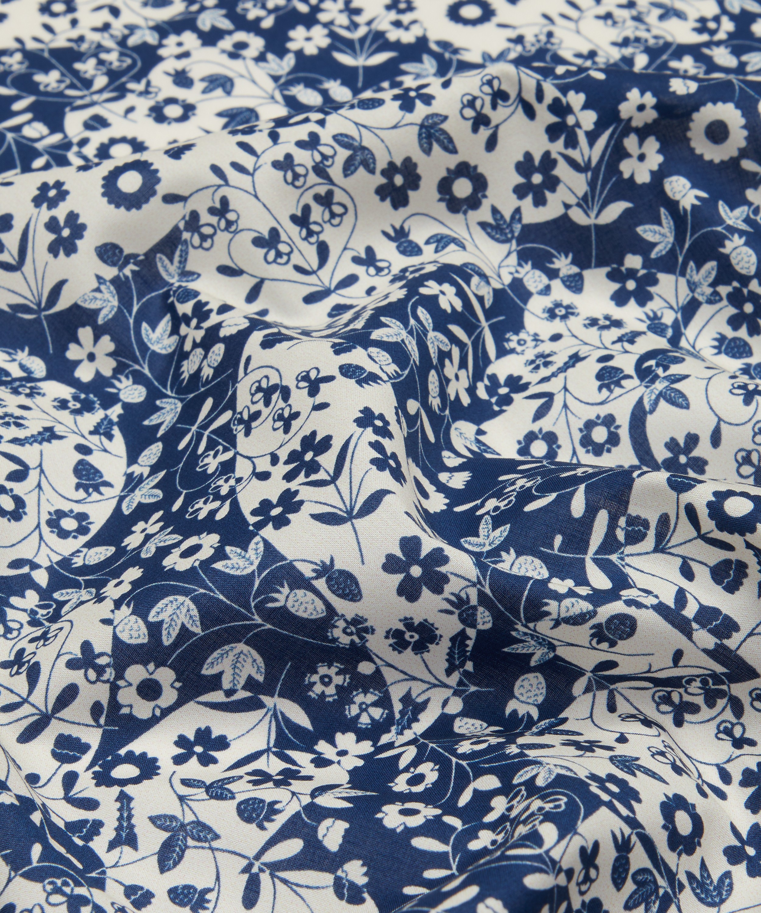 Liberty Fabrics - Mirabelle Mono Tana Lawn™ Cotton image number 3