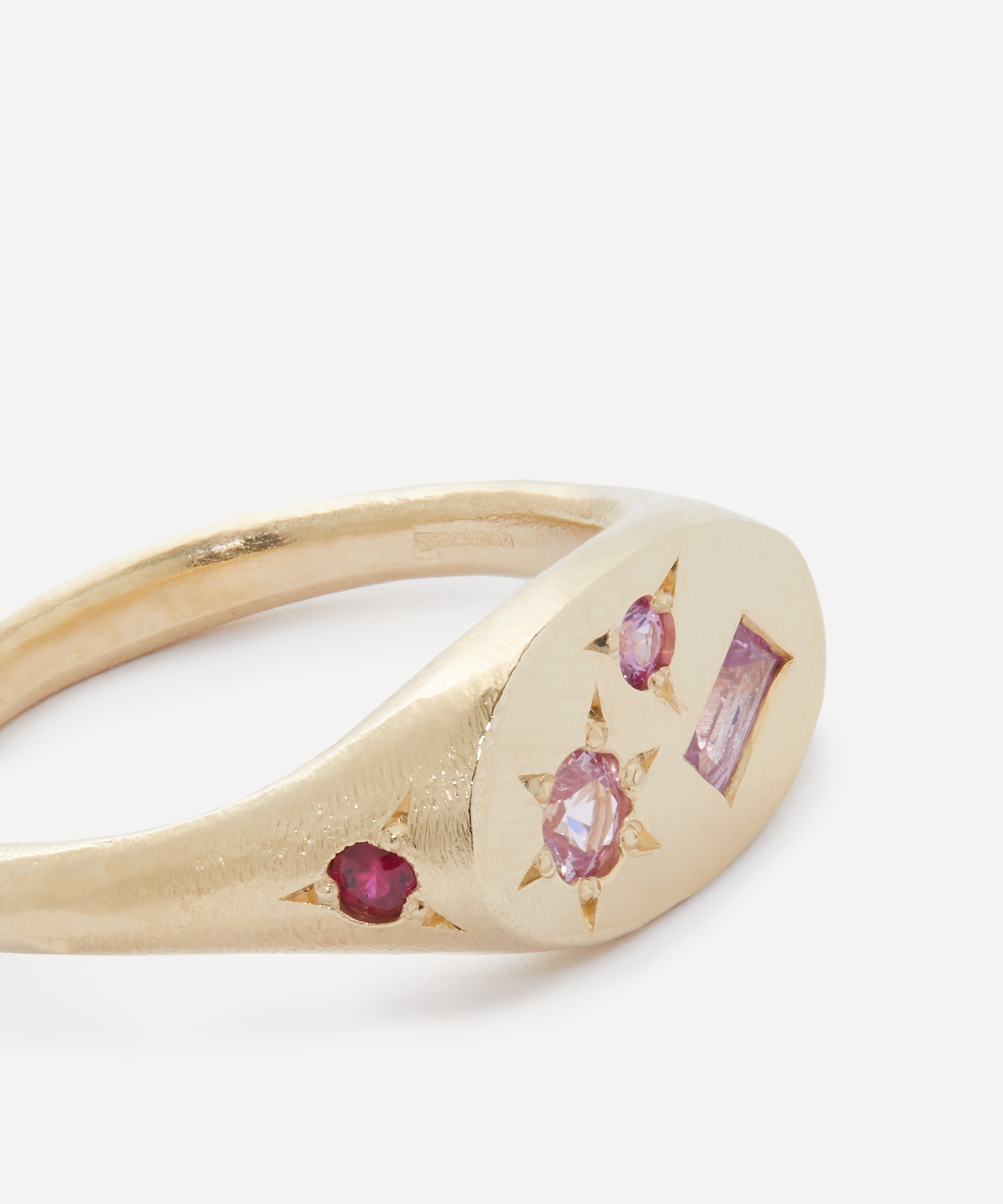 Seb Brown - 9ct Gold Pink Neapolitan Oval Signet Ring image number 2