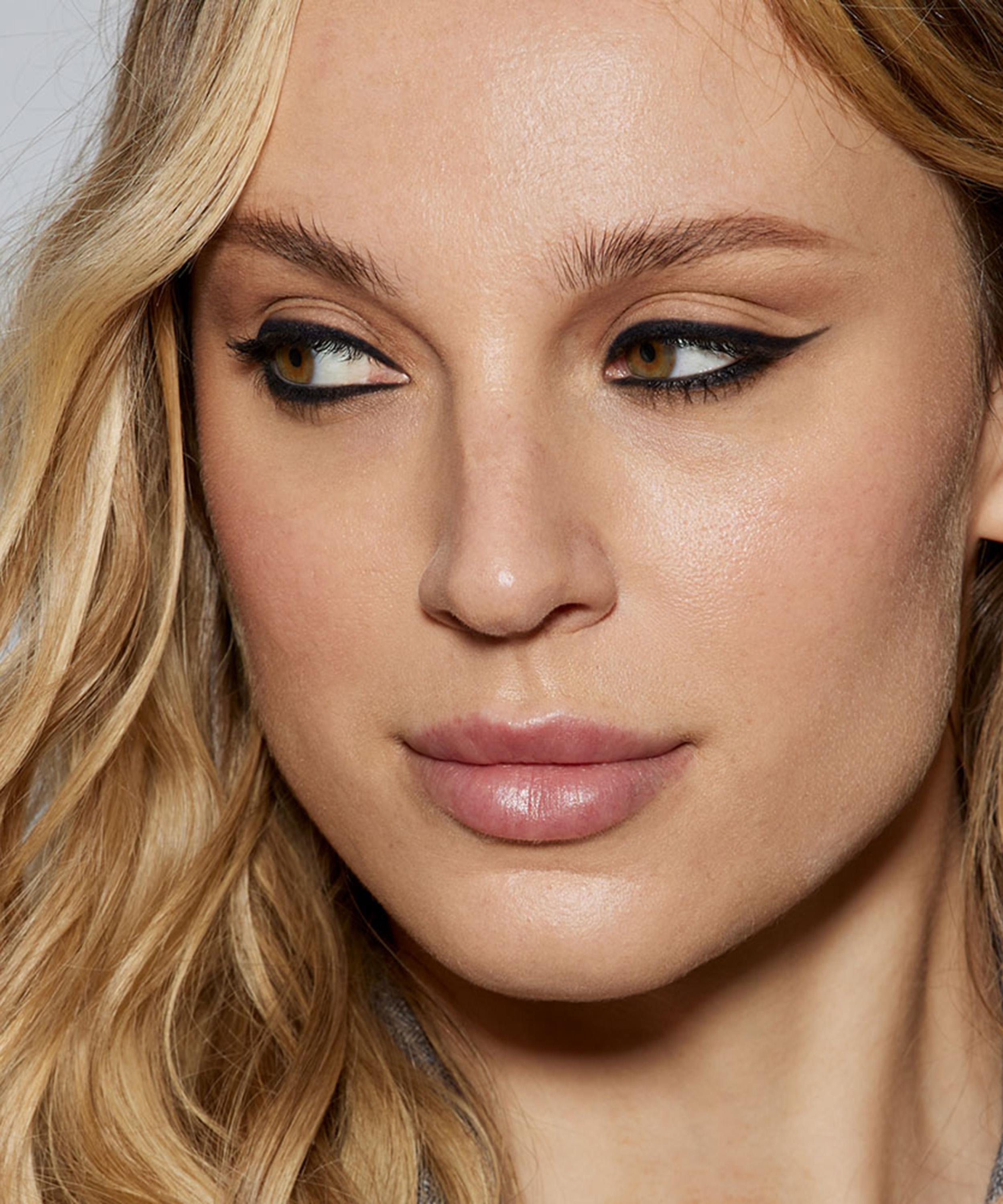 Trinny London - Line2Define 0.30g image number 1