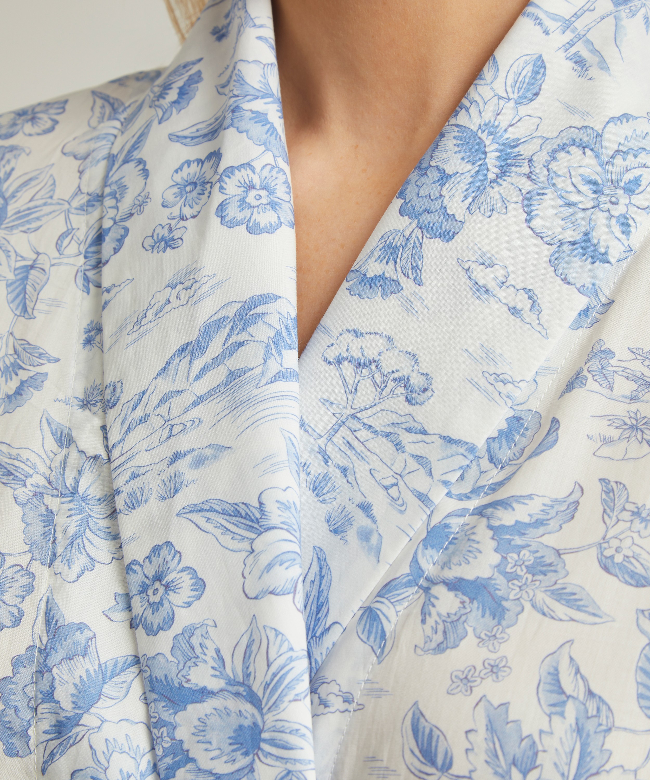 Liberty - Delft Lagoon Tana Lawn™ Cotton Classic Robe image number 4