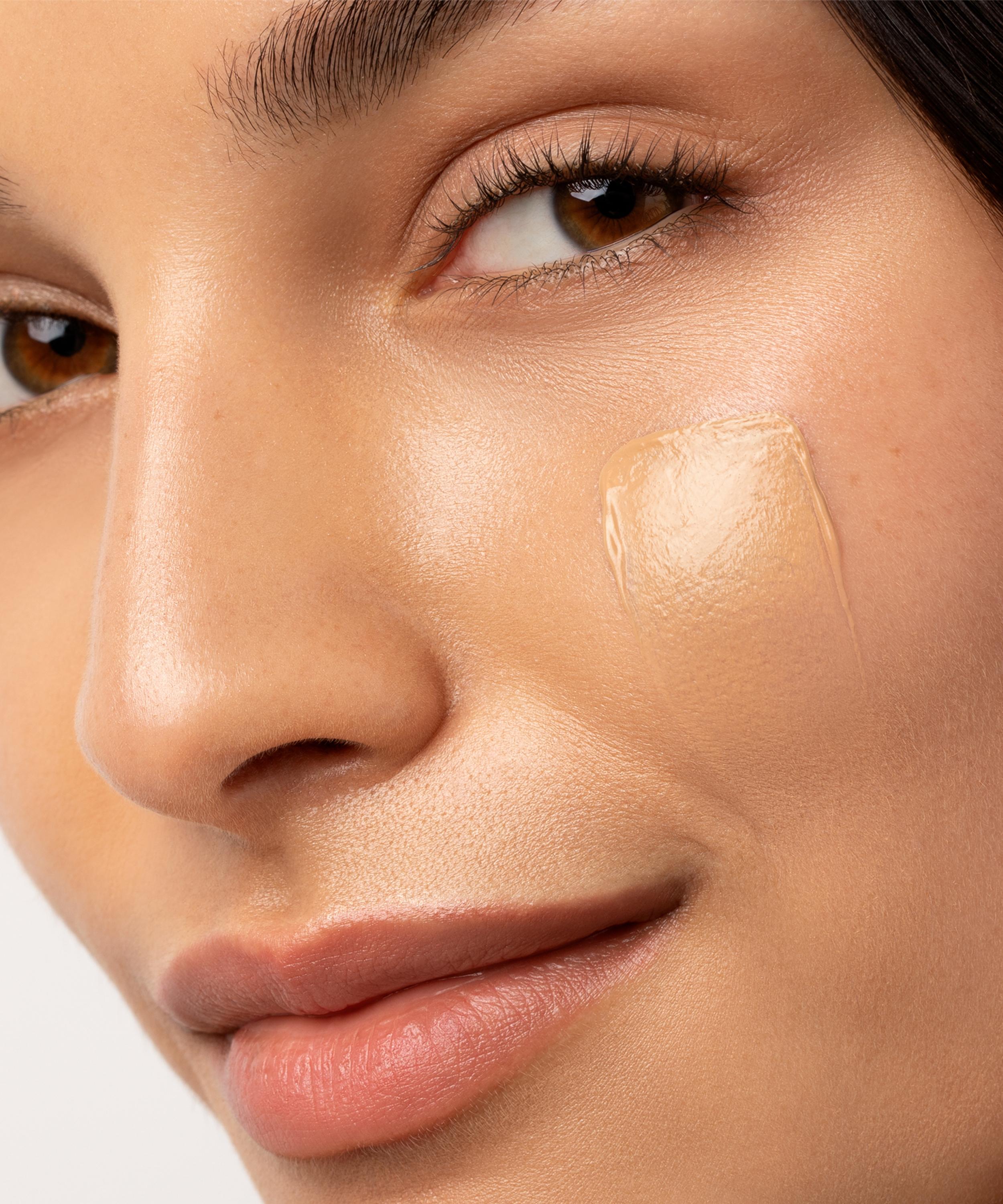 Chantecaille - Just Skin Tinted Moisturiser SPF 15 35g image number 2