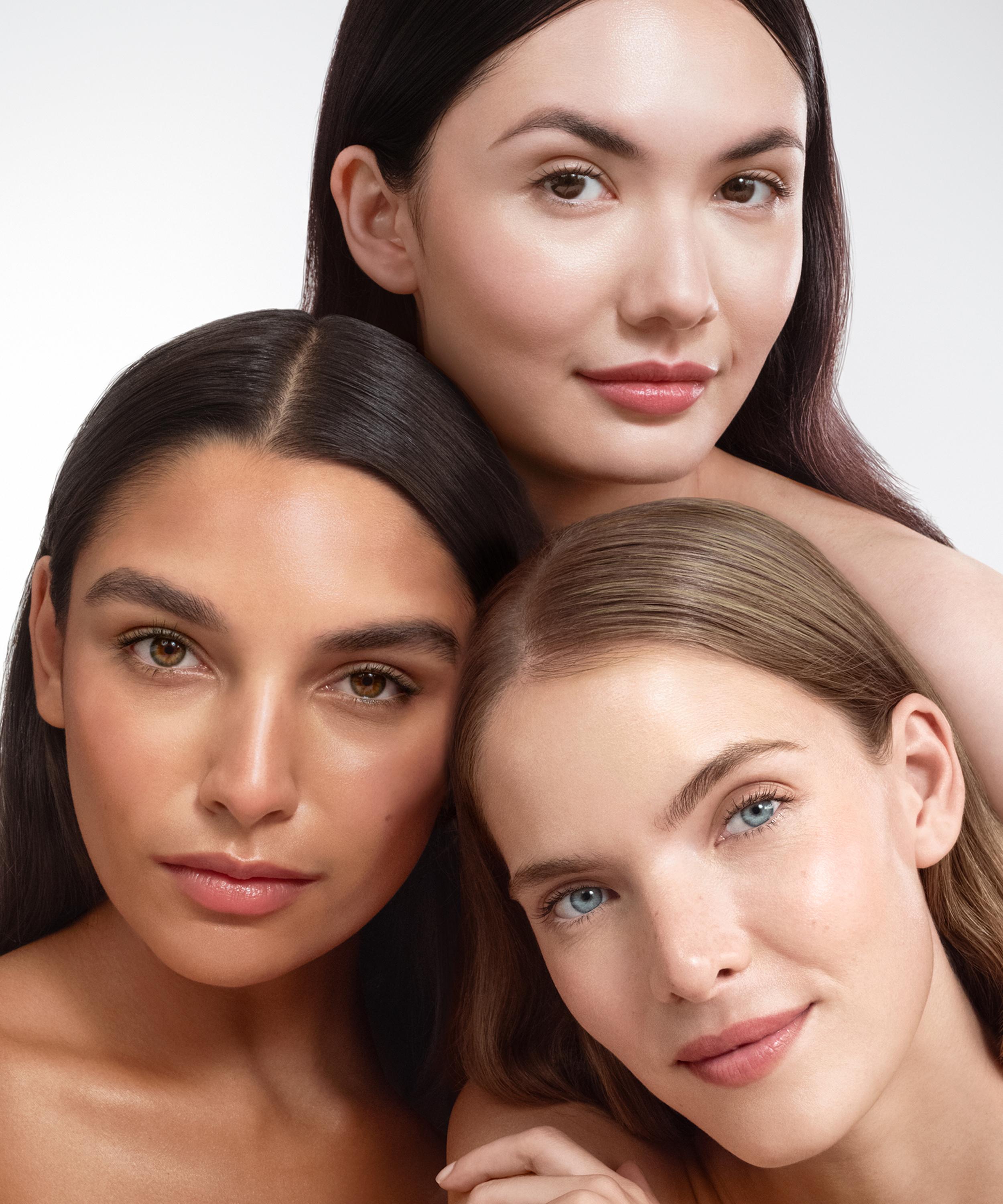 Chantecaille - Just Skin Tinted Moisturiser SPF 15 35g image number 4