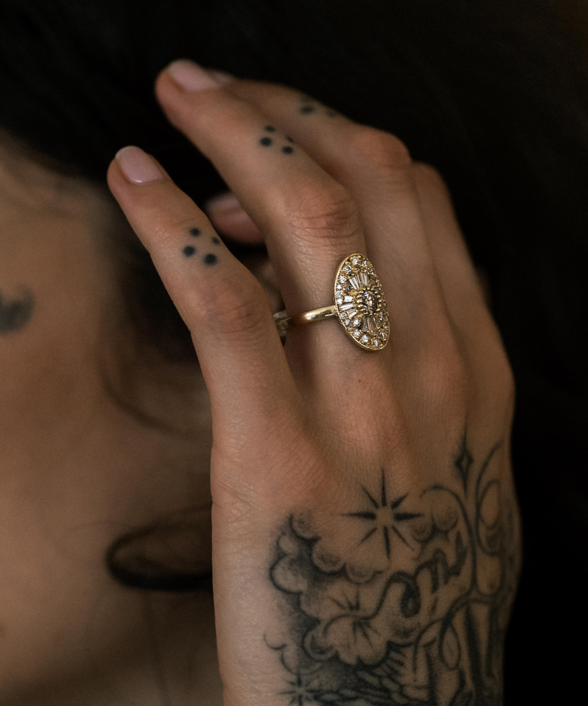 Ellis Mhairi Cameron - 14ct Gold Oval Scatter Legacy Cocktail Ring image number 1