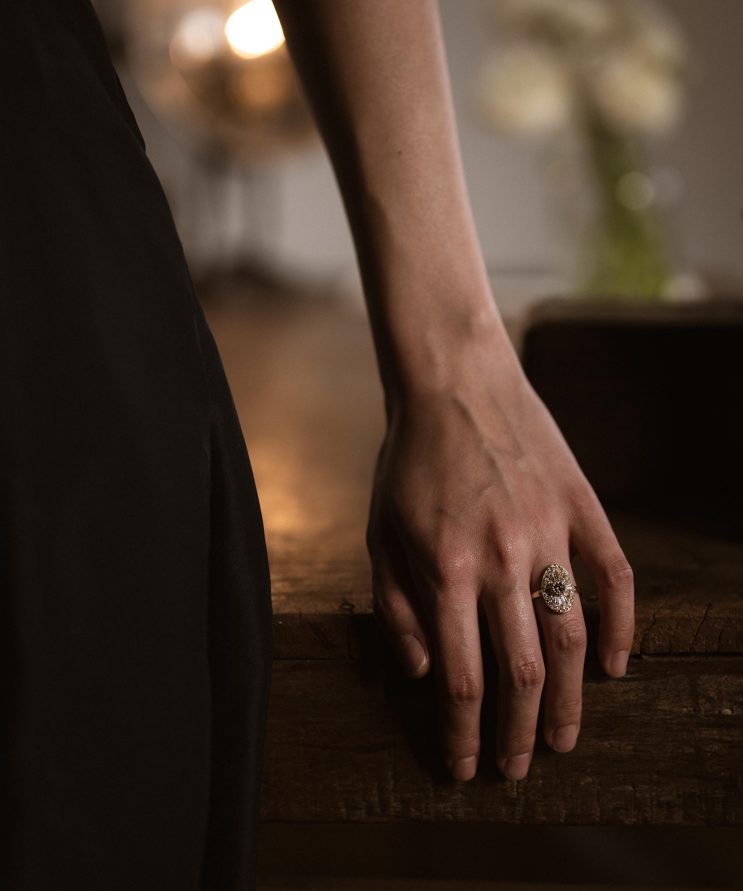 Ellis Mhairi Cameron - 14ct Gold Oval Scatter Legacy Cocktail Ring image number 2