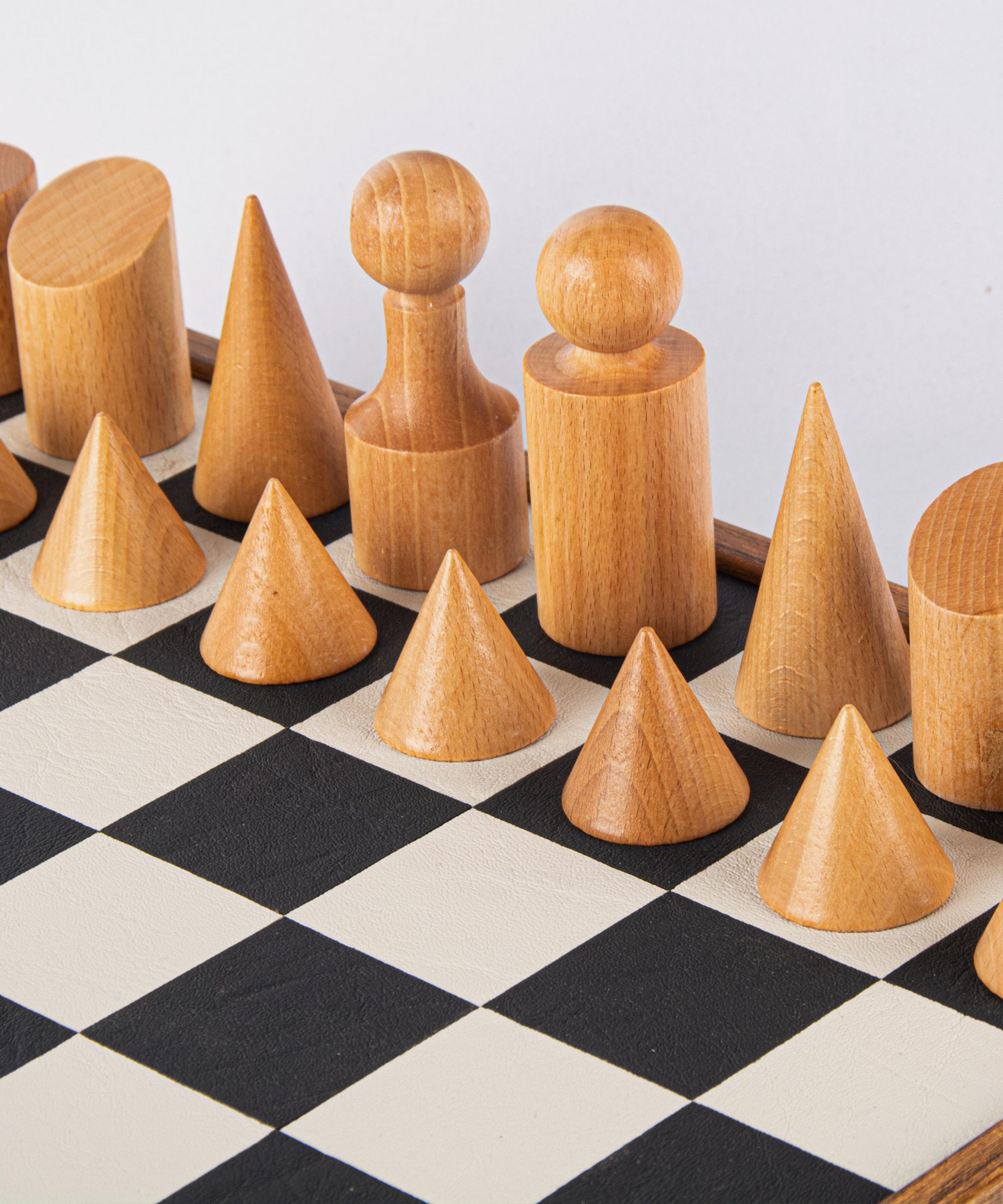 Manopoulos - Bauhaus Style Chess Set image number 3