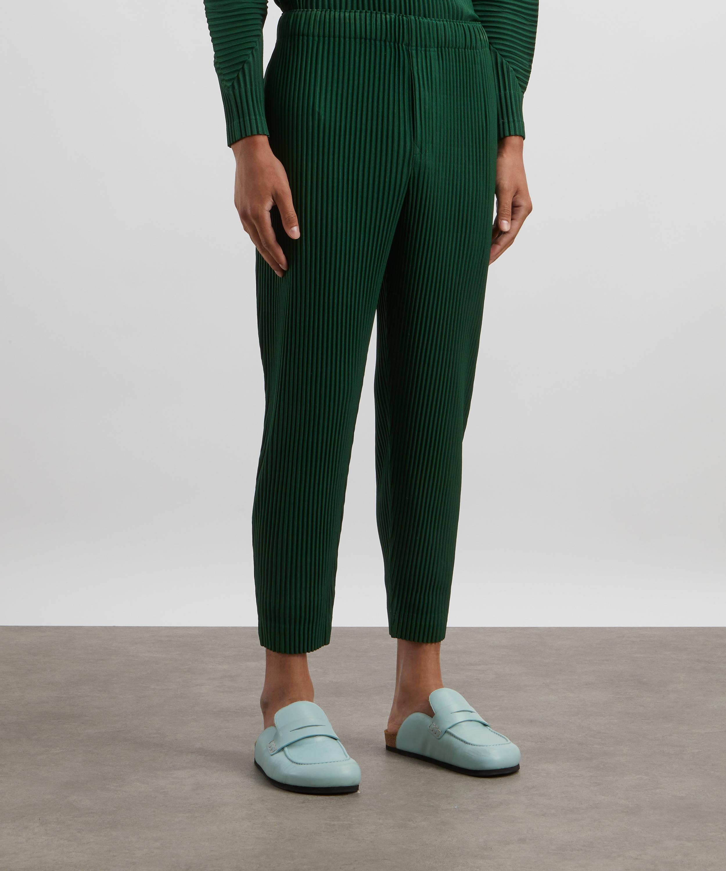 Homme Plisse Issey Miyake - MC AUGUST Seaweed Green Pleated Tapered Trousers image number 2