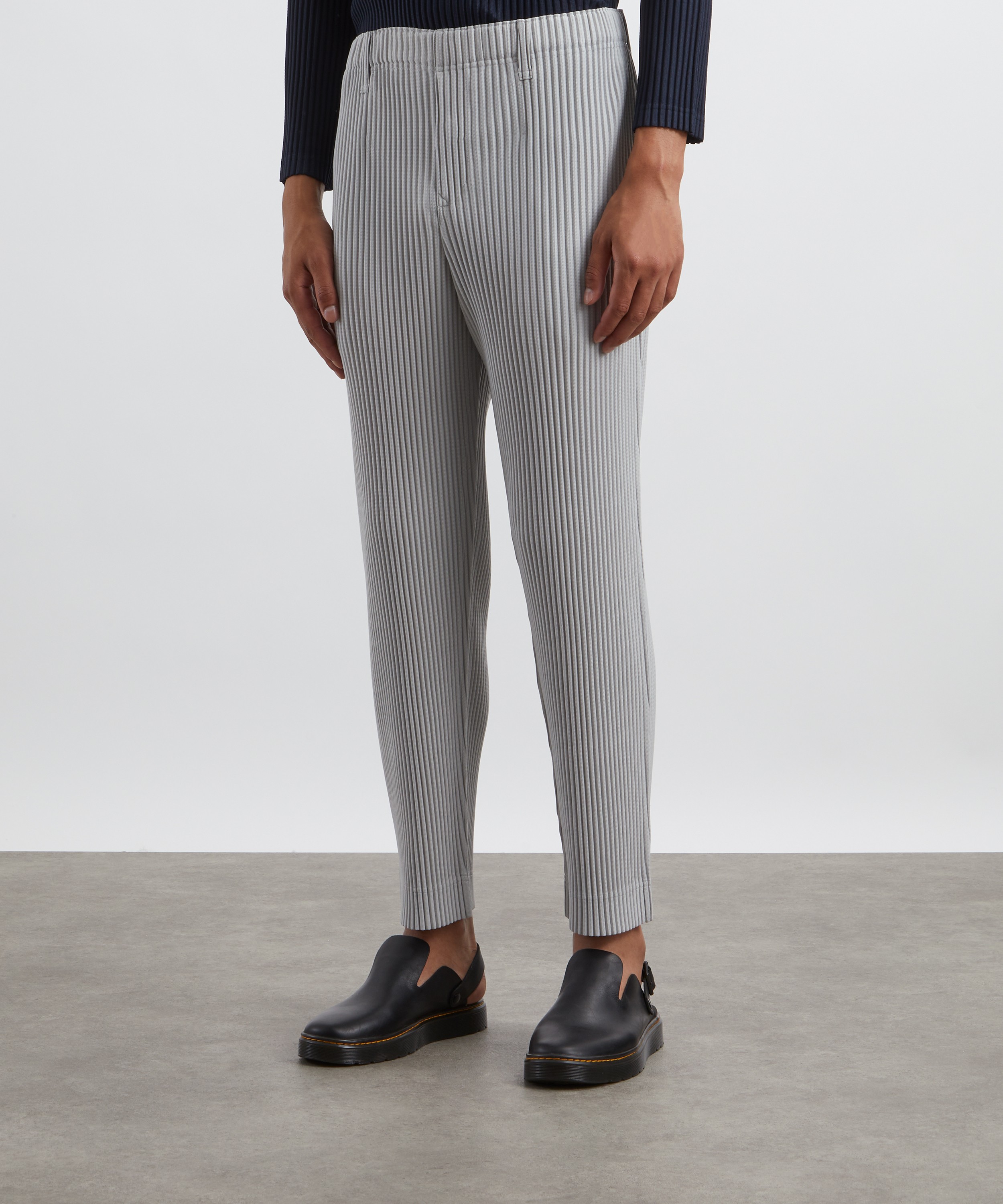 HOMME PLISSÉ ISSEY MIYAKE - BASICS Pleated Trousers image number 2