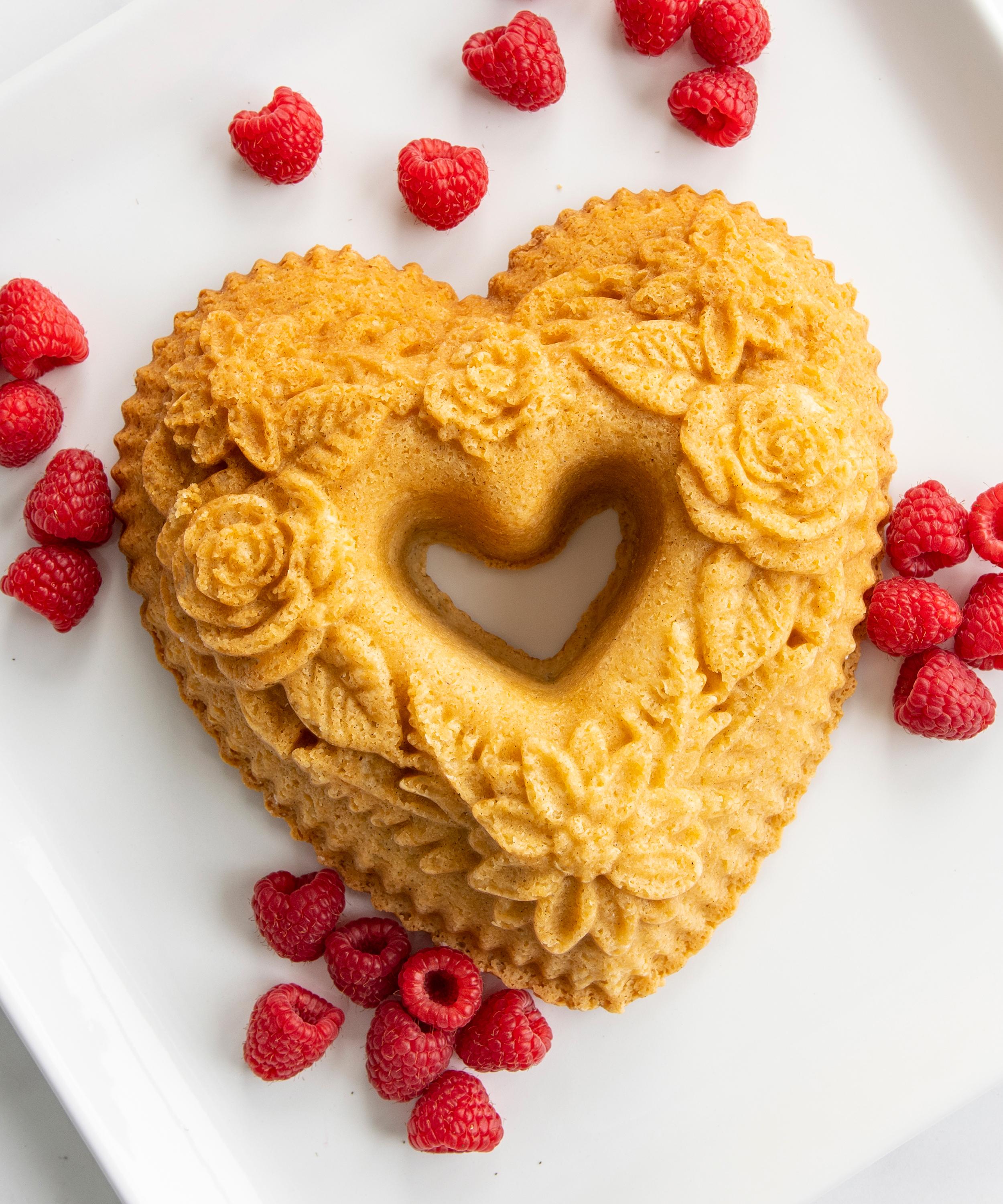 Nordic Ware - Floral Heart Bouquet Bundt Pan image number 2